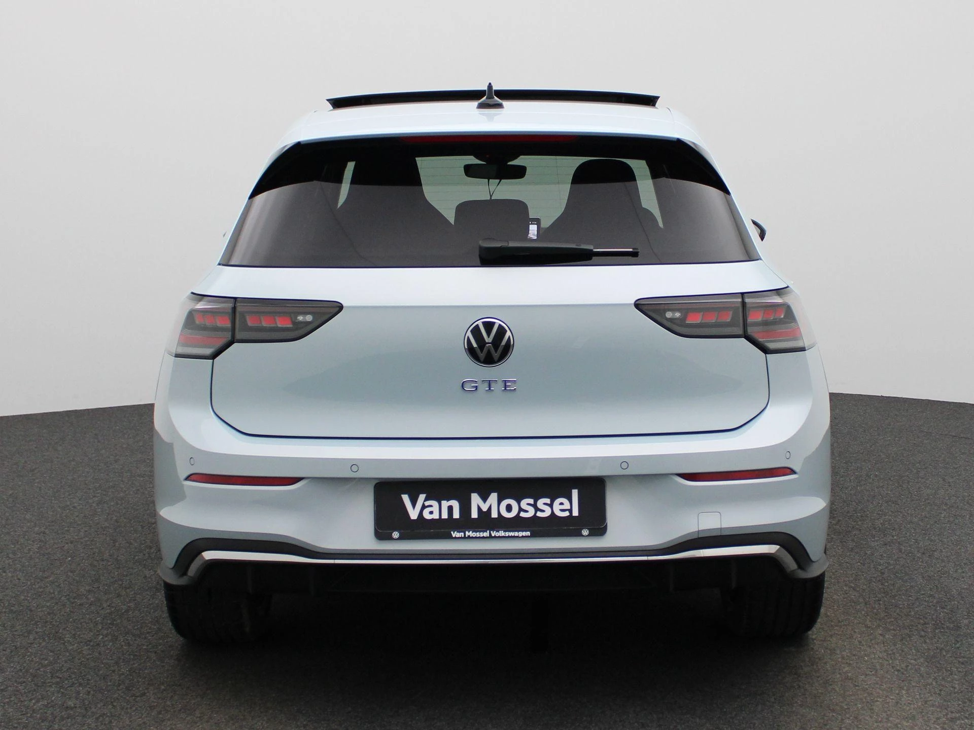 Volkswagen-Golf-image-4