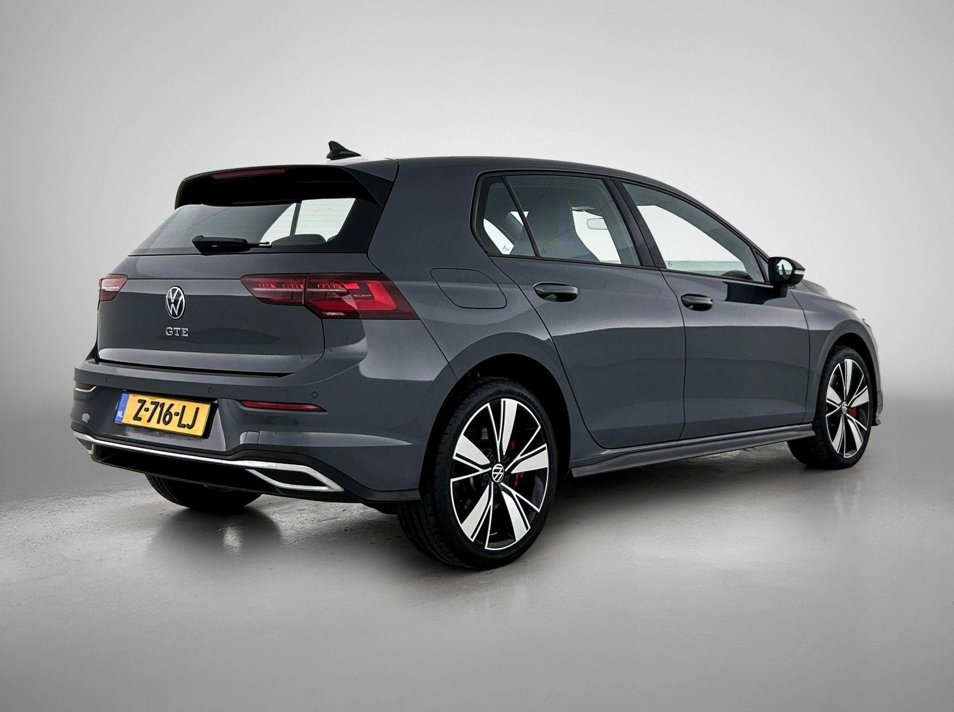 Volkswagen-Golf-image-3