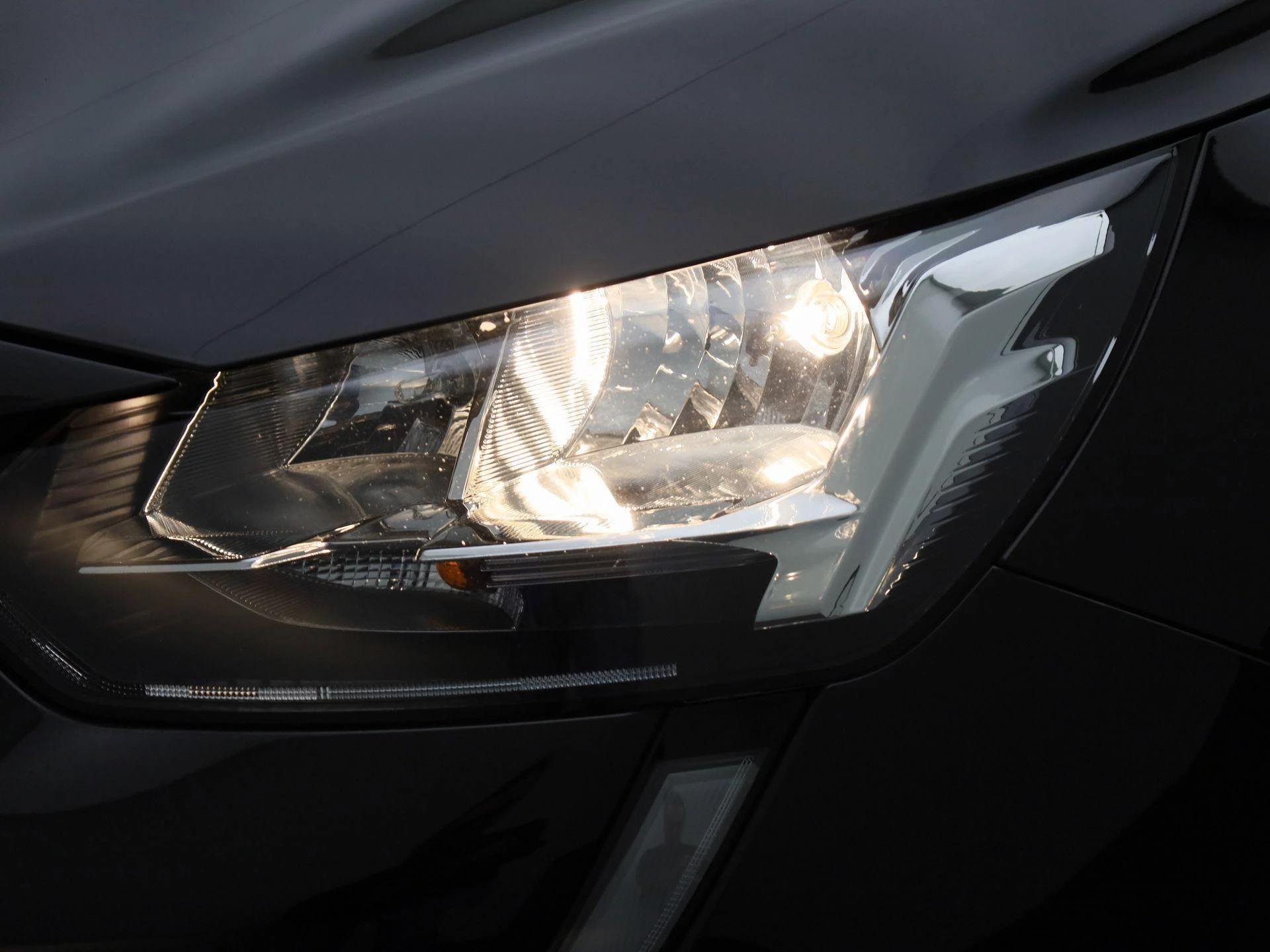 Peugeot-208-image-12