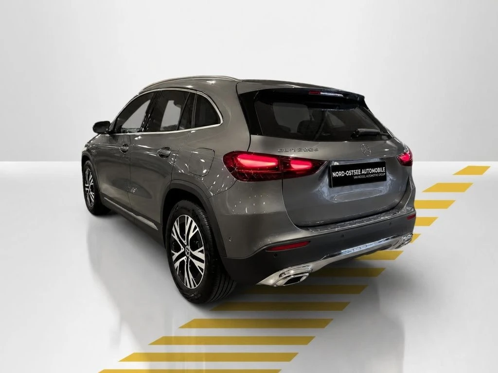 Mercedes-Benz-GLA 200 d-image-12
