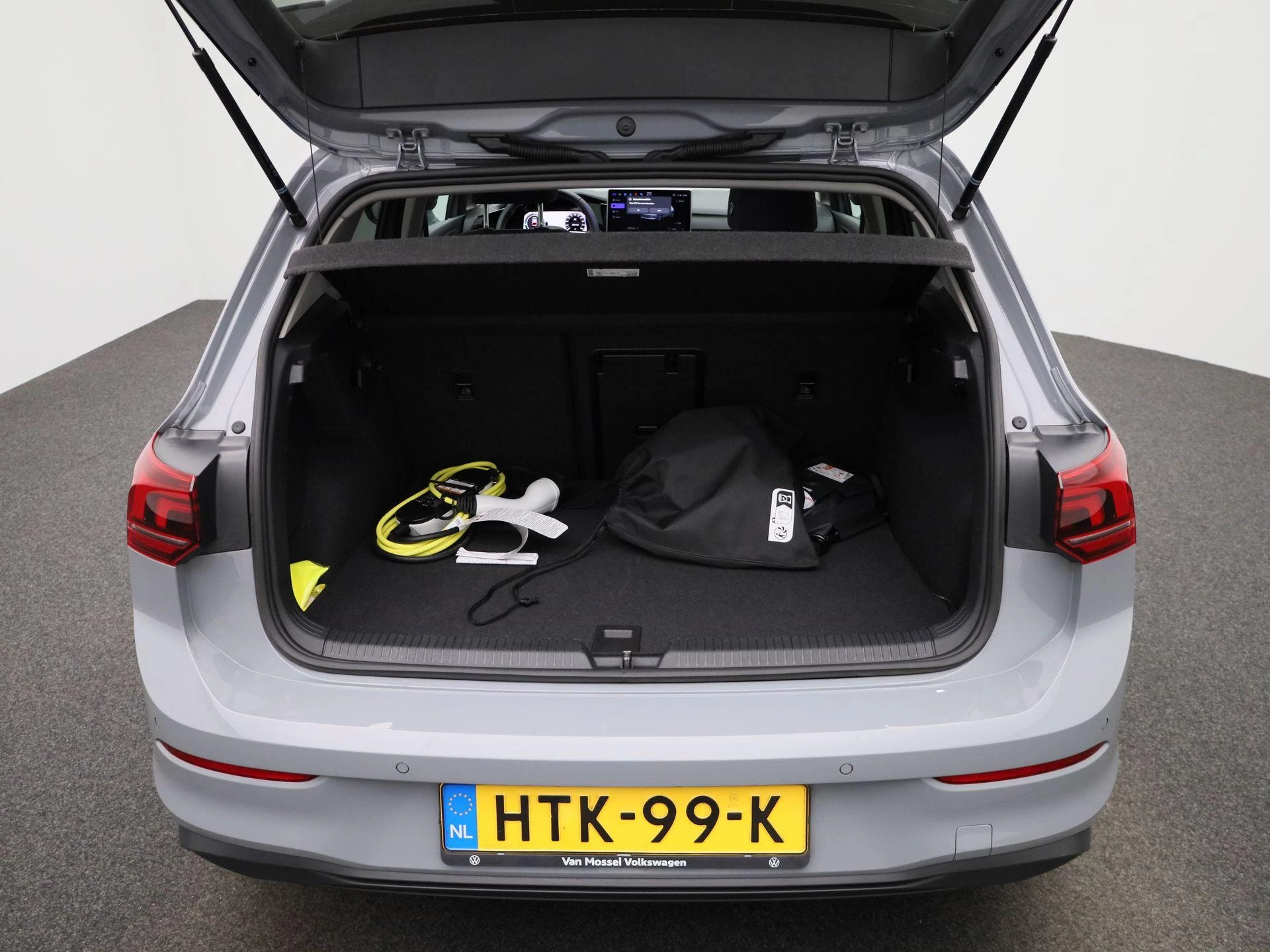 Volkswagen-Golf-image-12