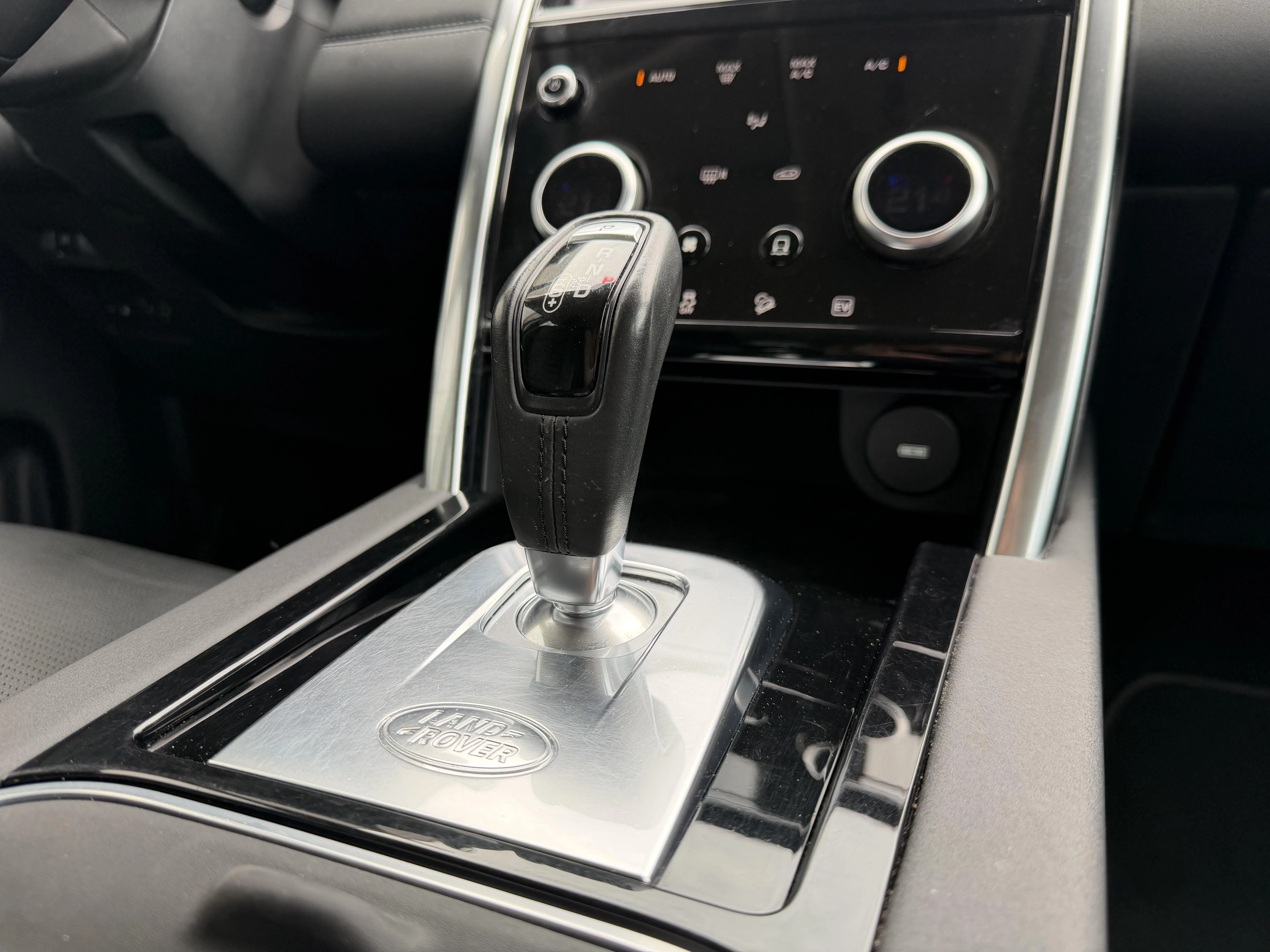 Land Rover-Discovery Sport-image-20