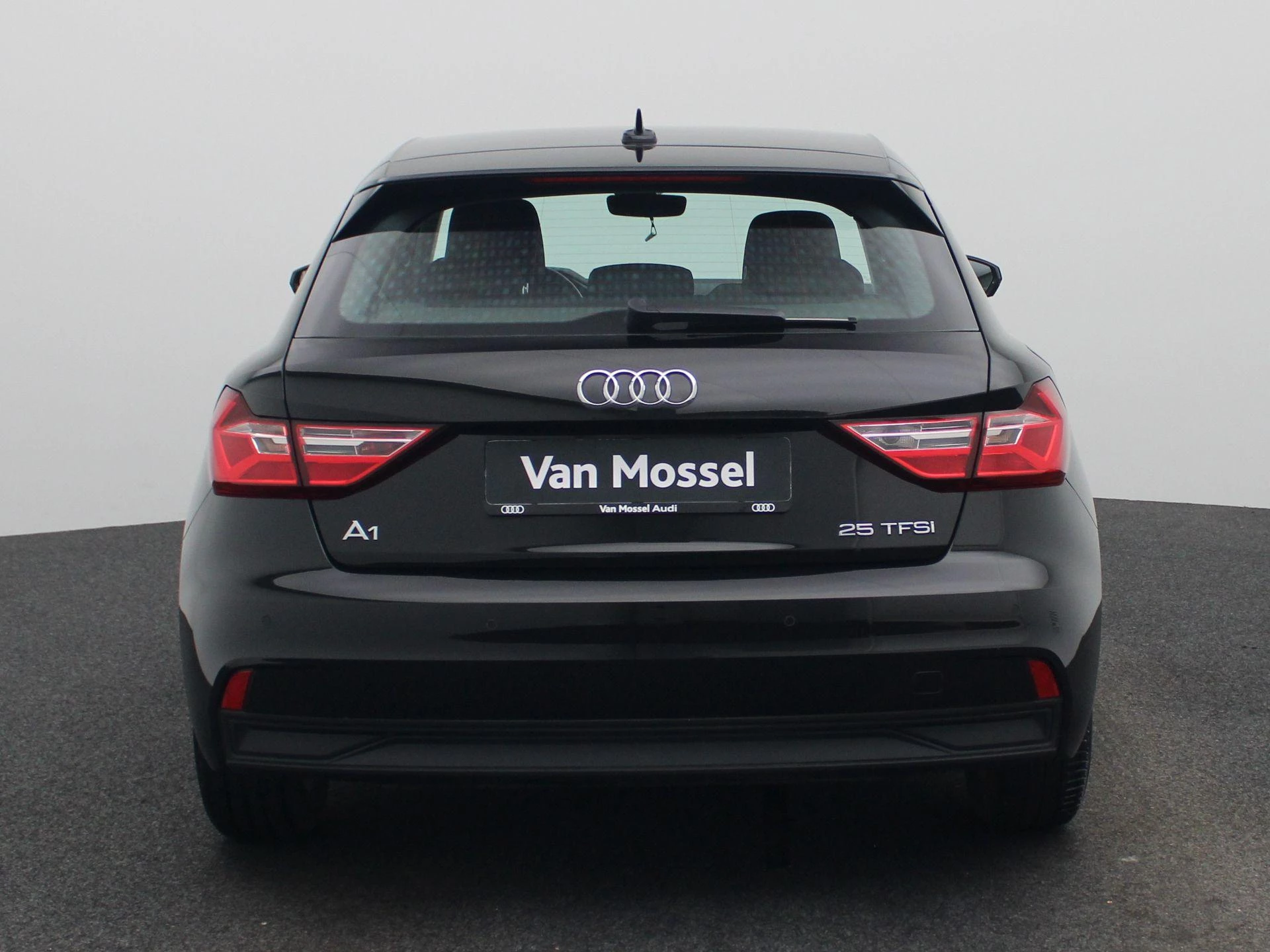 Audi-A1 Sportback-image-4