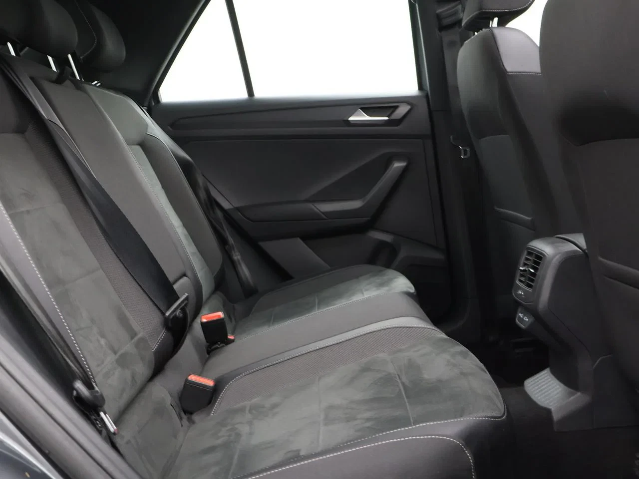 Volkswagen-T-Roc-image-5