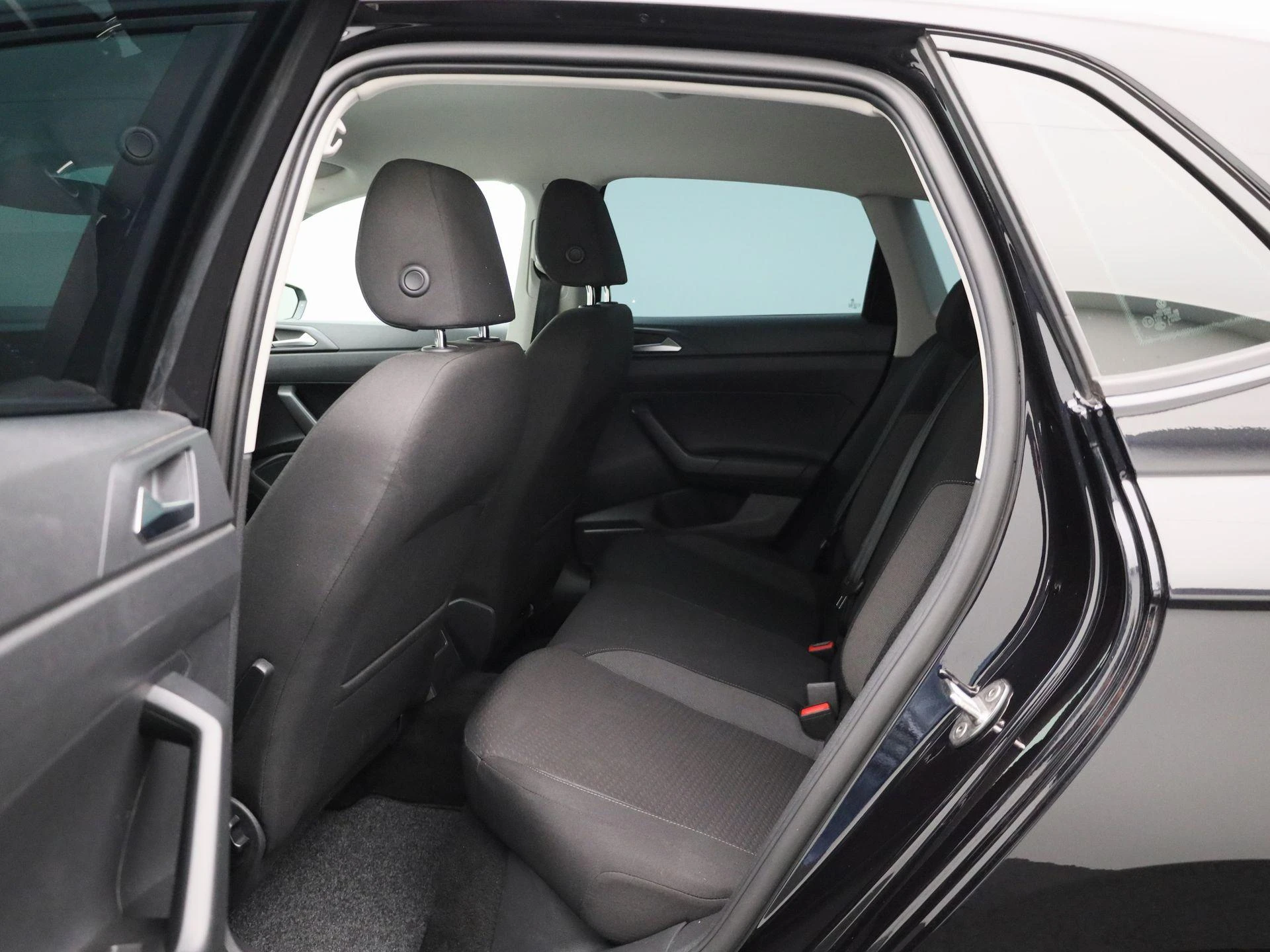 Volkswagen-Polo-image-9