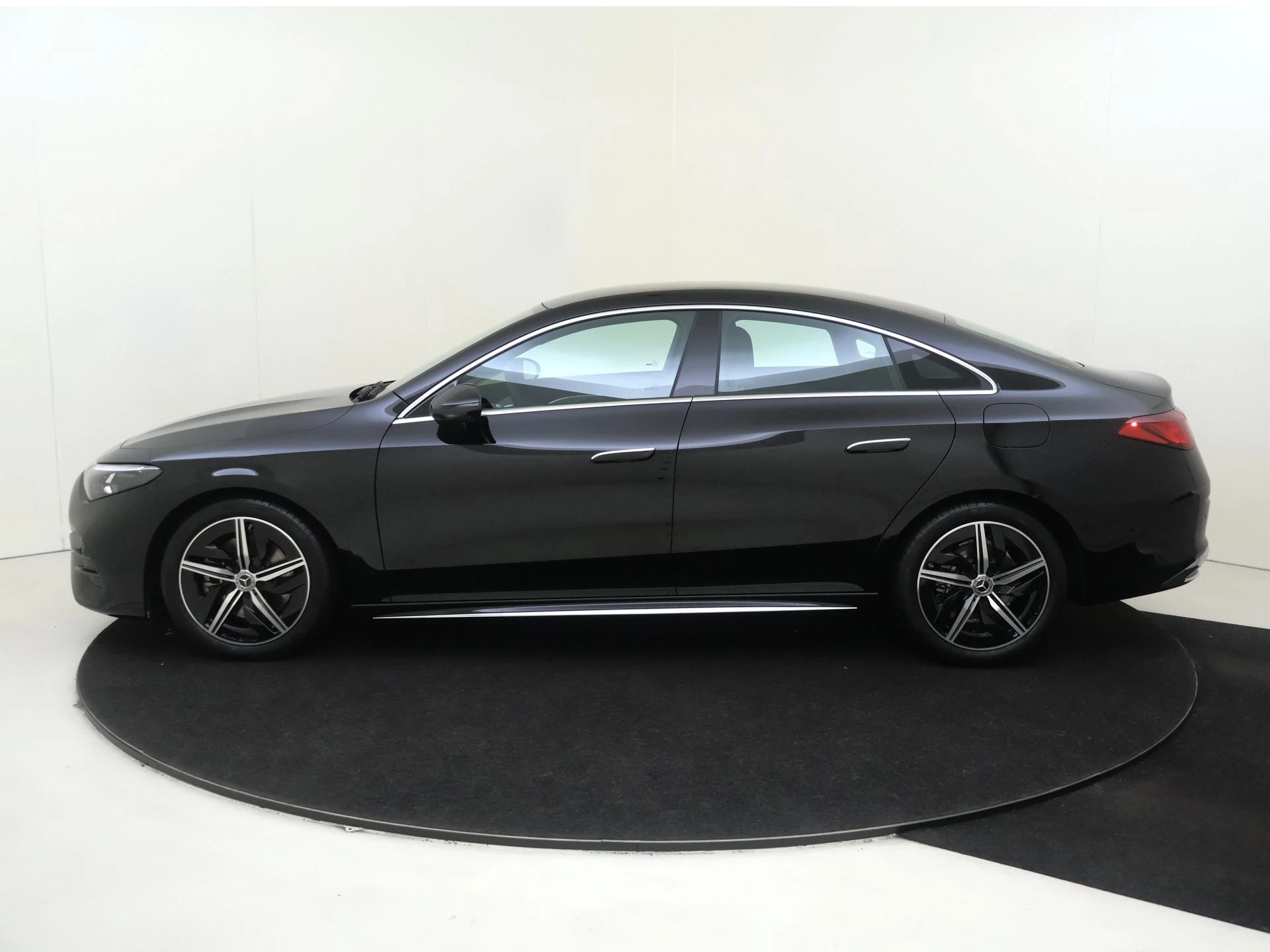 Mercedes-Benz-CLA-image-7