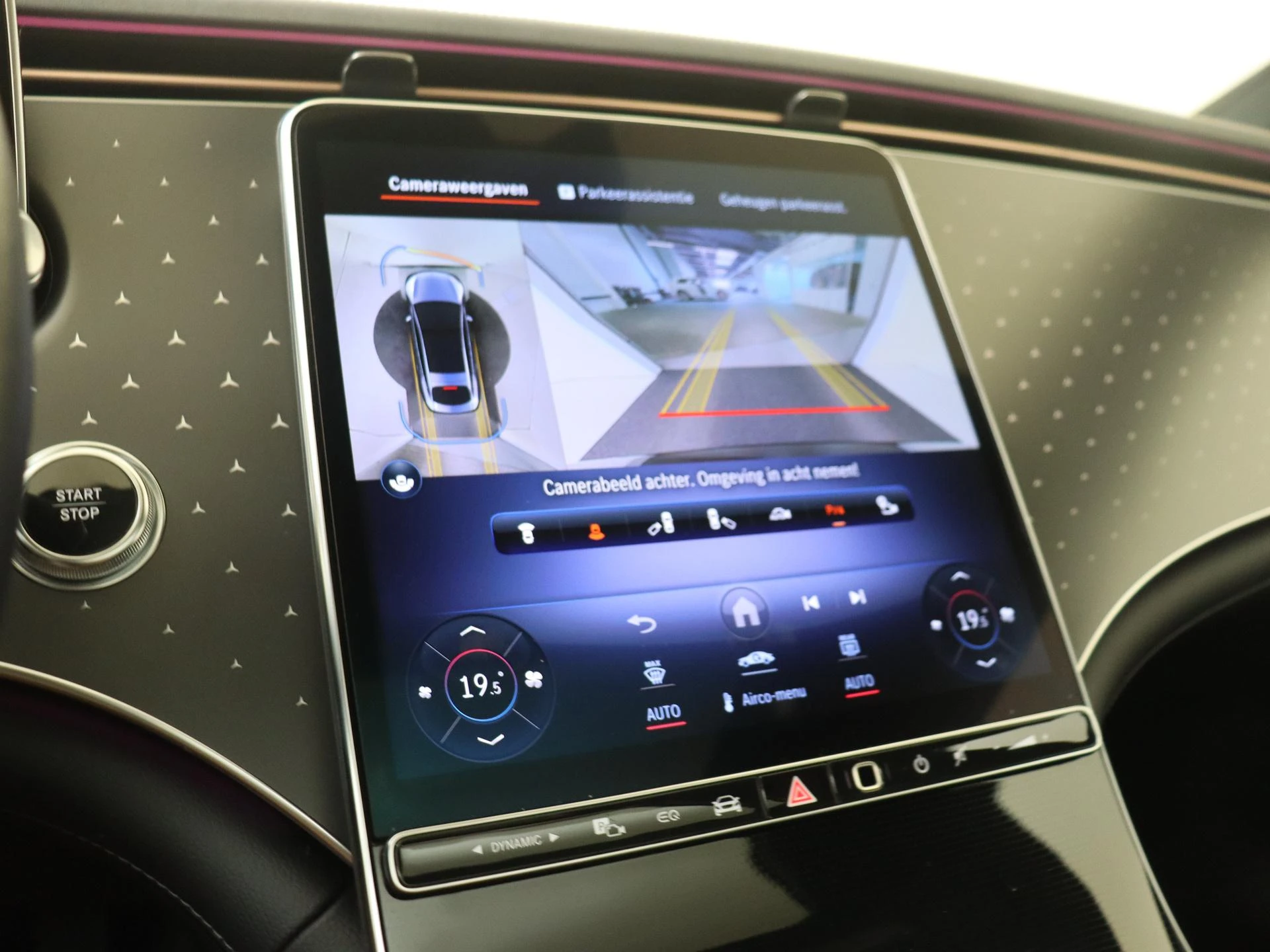 Mercedes-Benz-EQS-image-19