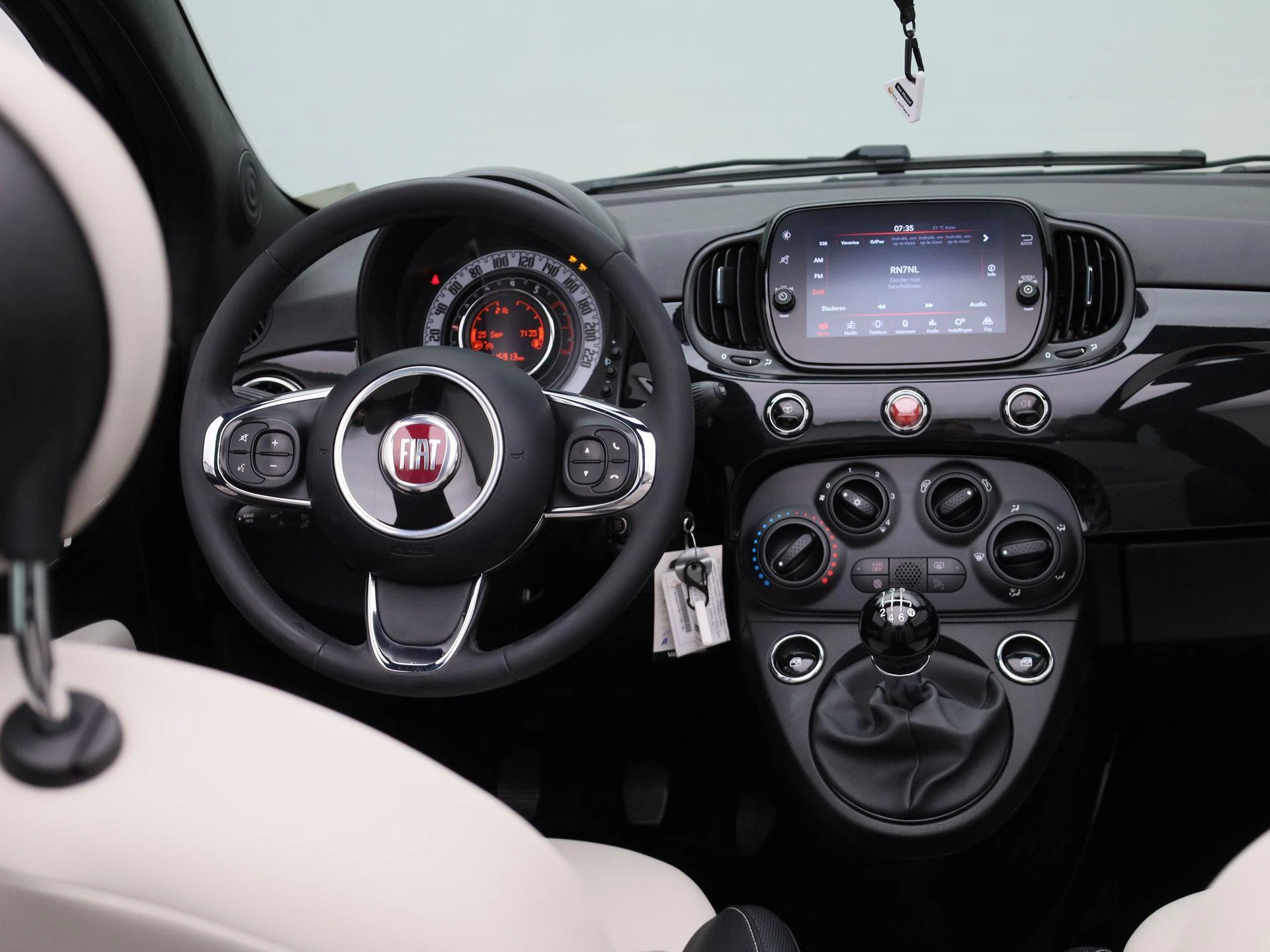 Fiat-500C-image-6