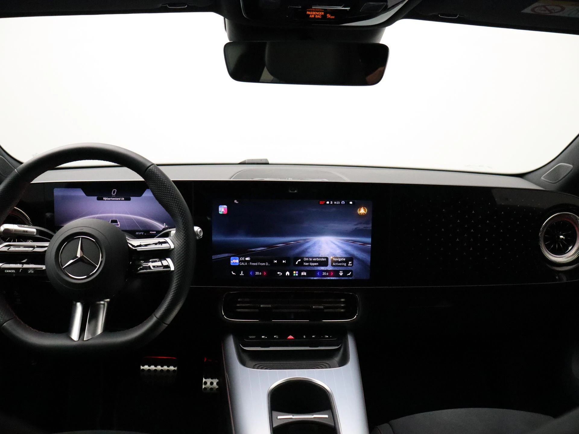 Mercedes-Benz-CLA-image-23