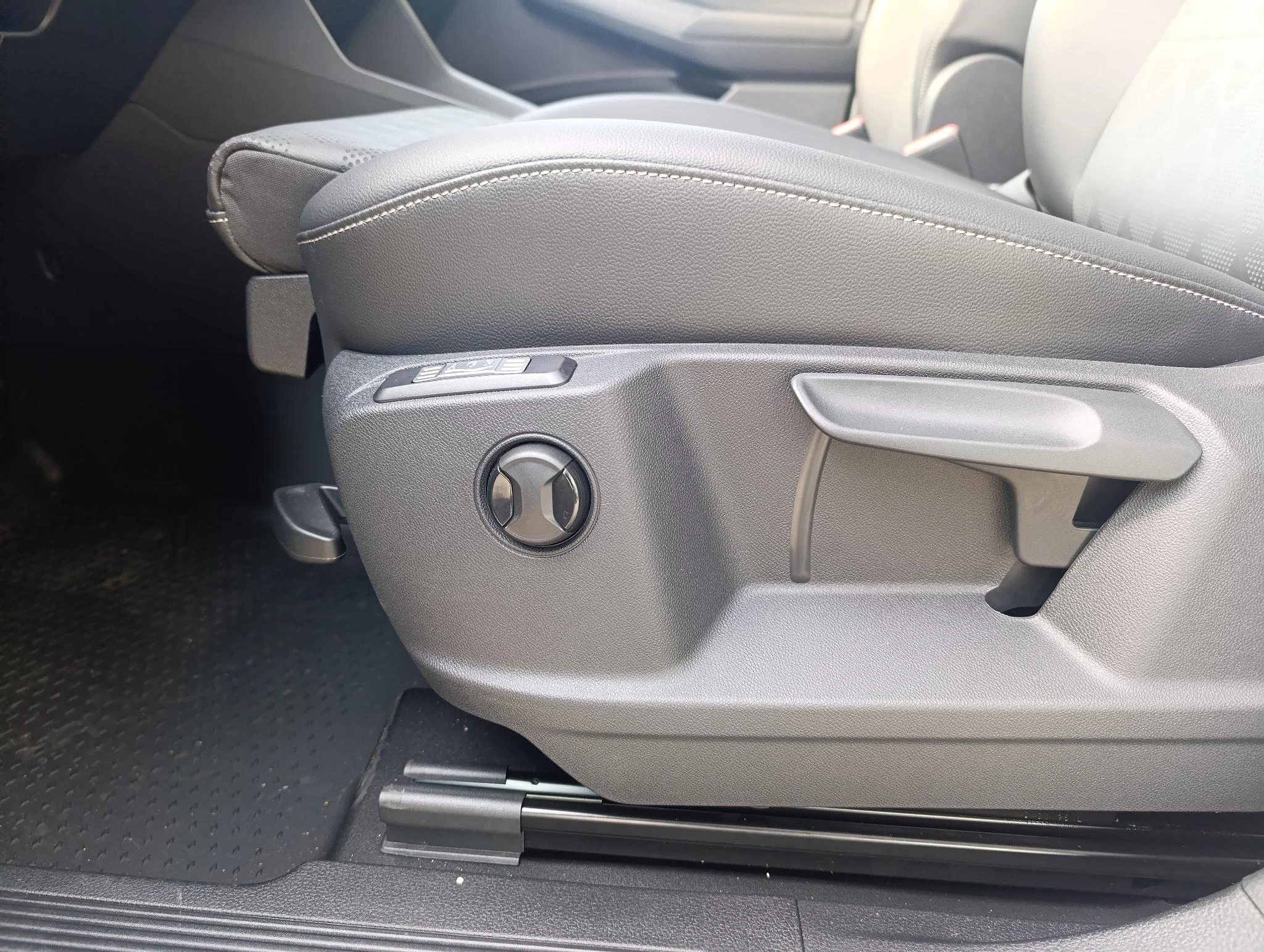 Ford-Transit Connect-image-11