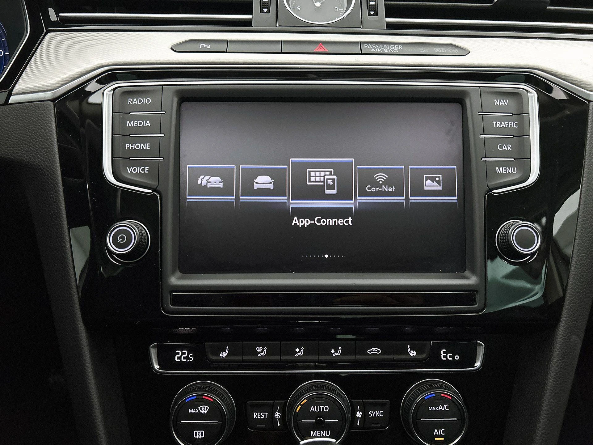 Volkswagen-Passat-image-23