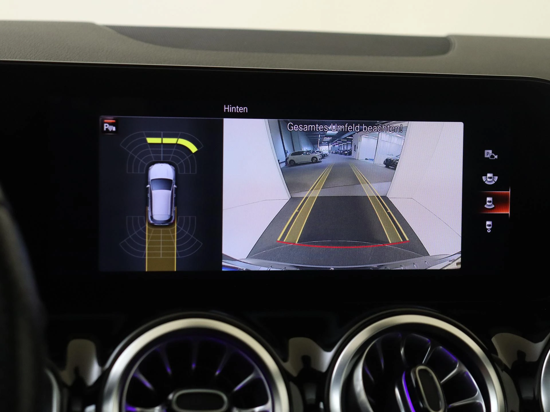 Mercedes-Benz-GLA-image-19