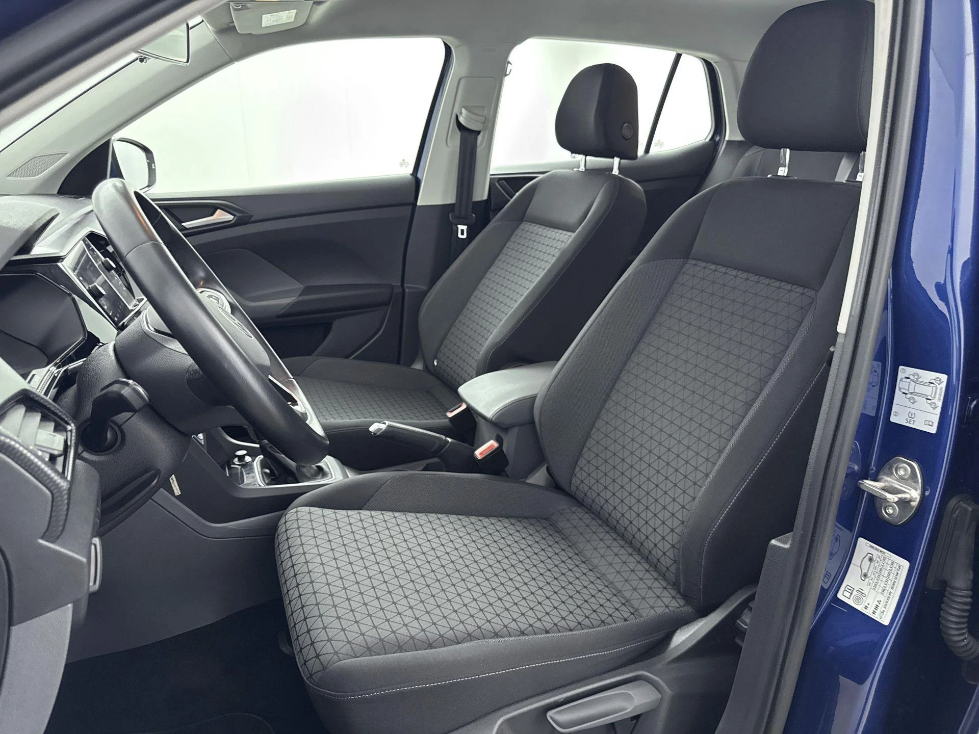Volkswagen-T-Cross-image-9