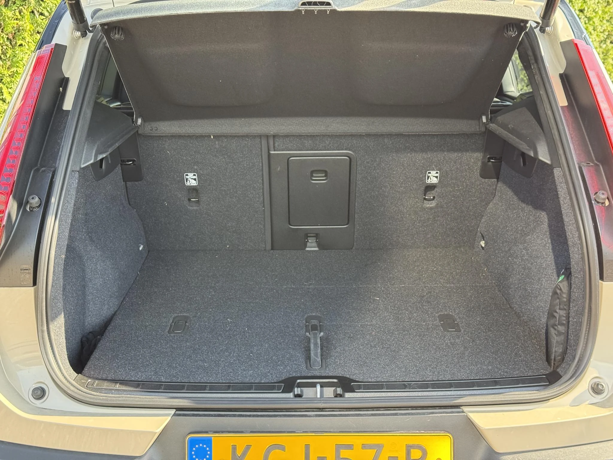 Volvo-EX40-image-6