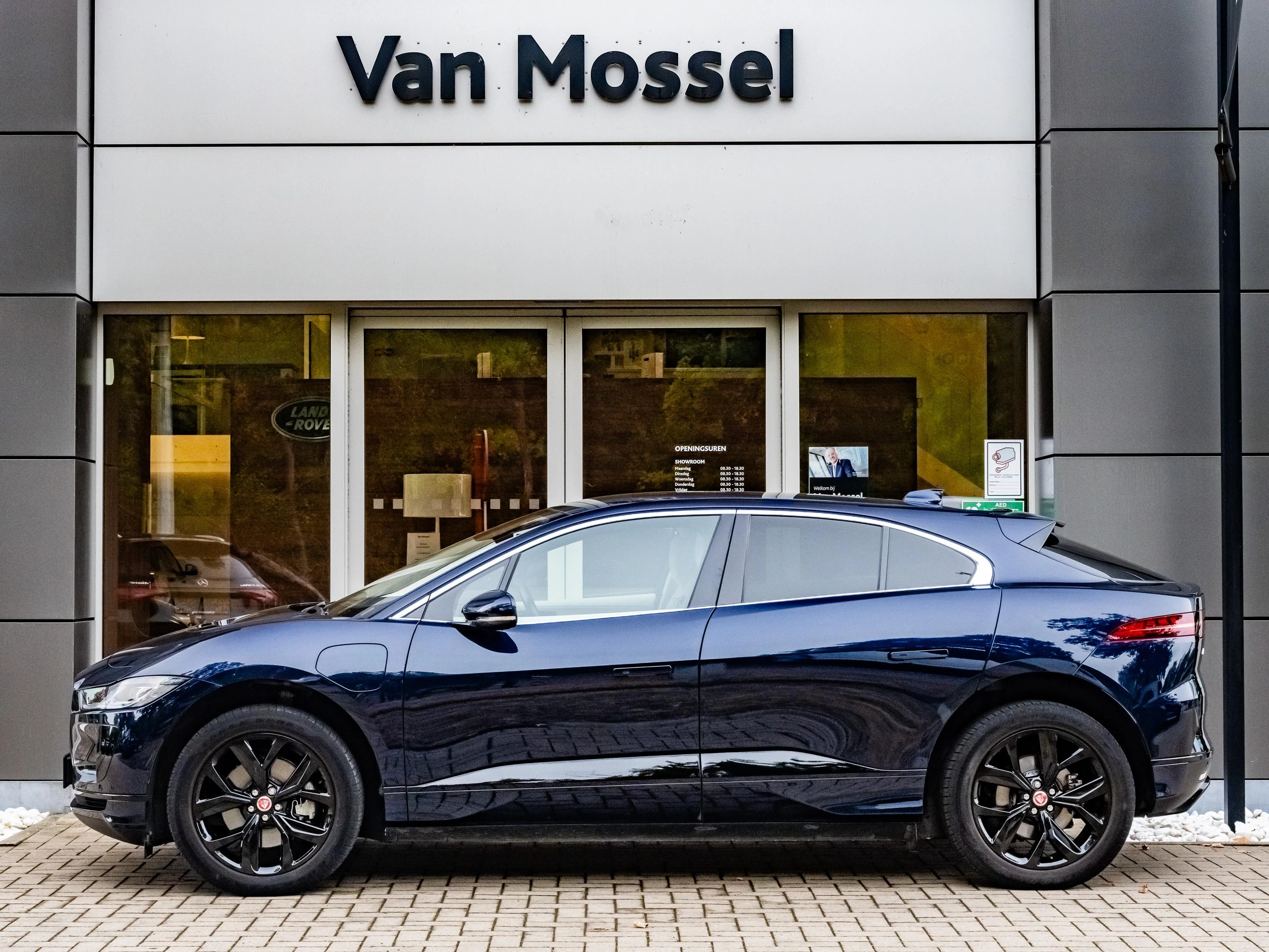 Jaguar-I-PACE-image-2