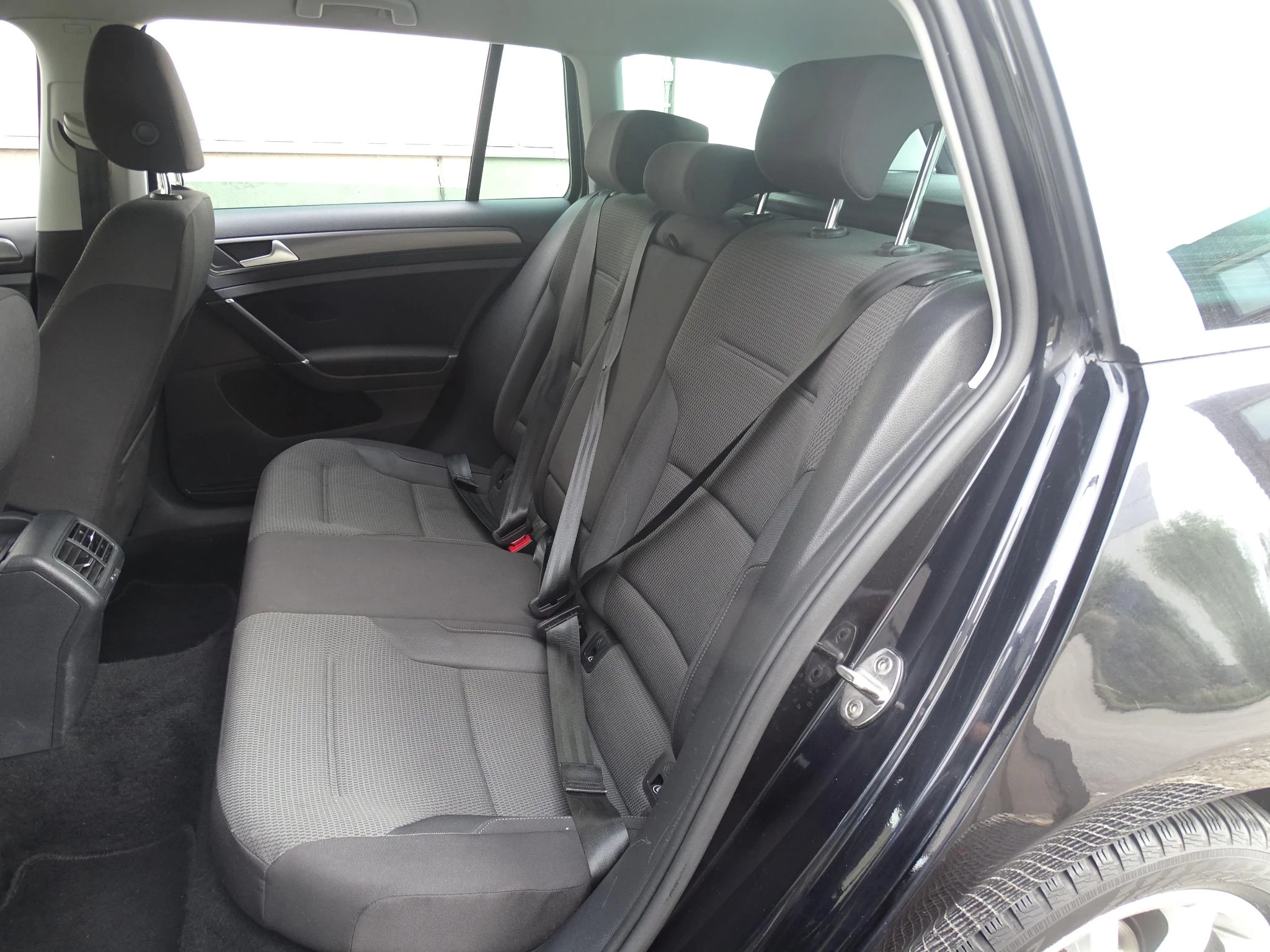 Volkswagen-Golf-image-14