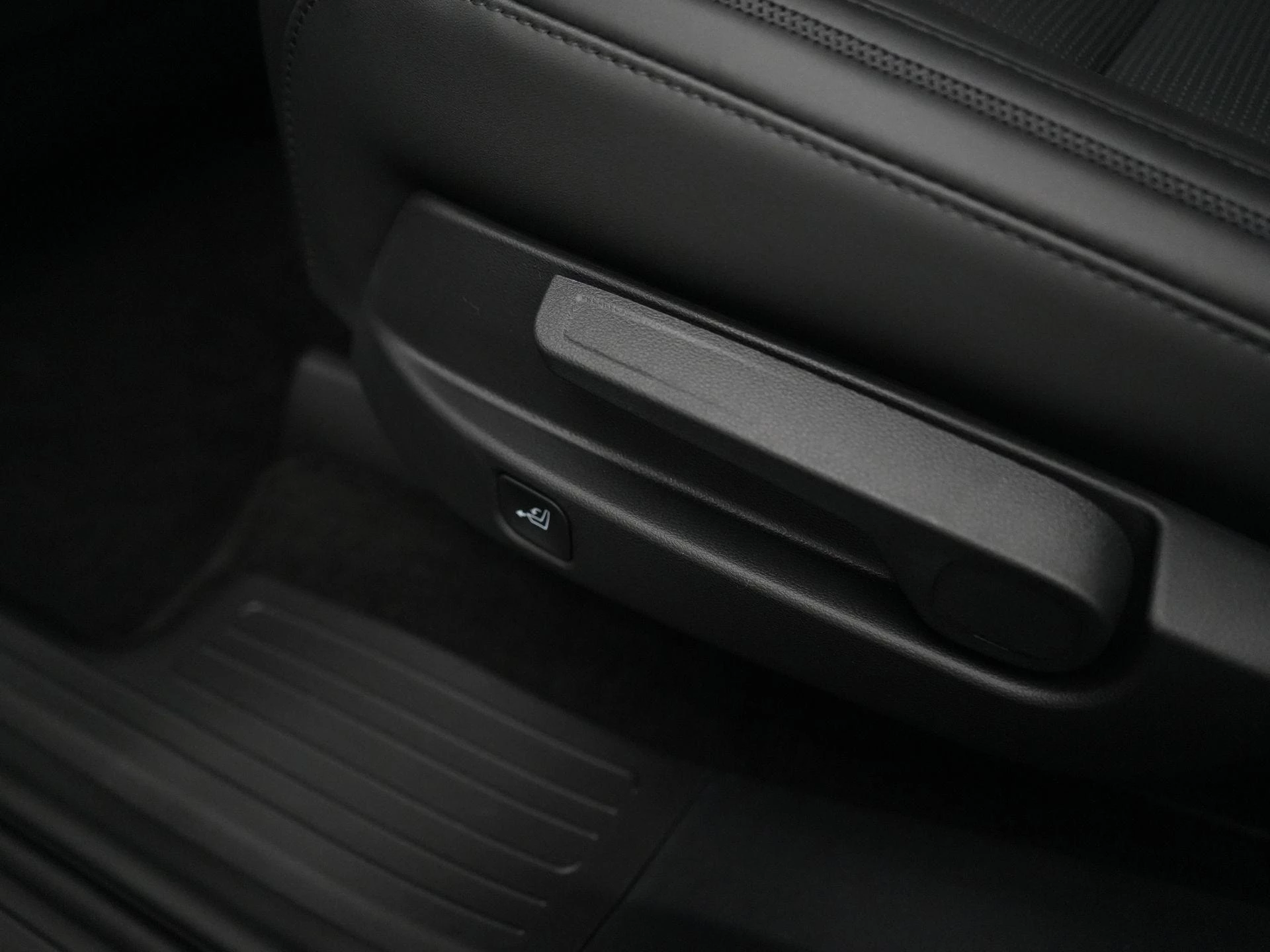 Hyundai-Santa Fe-image-42