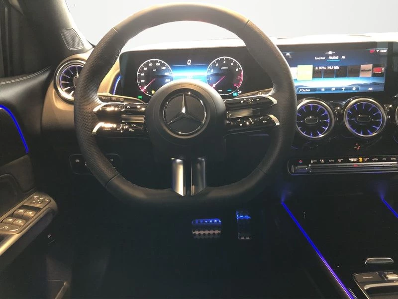 Mercedes-Benz-GLB-image-15