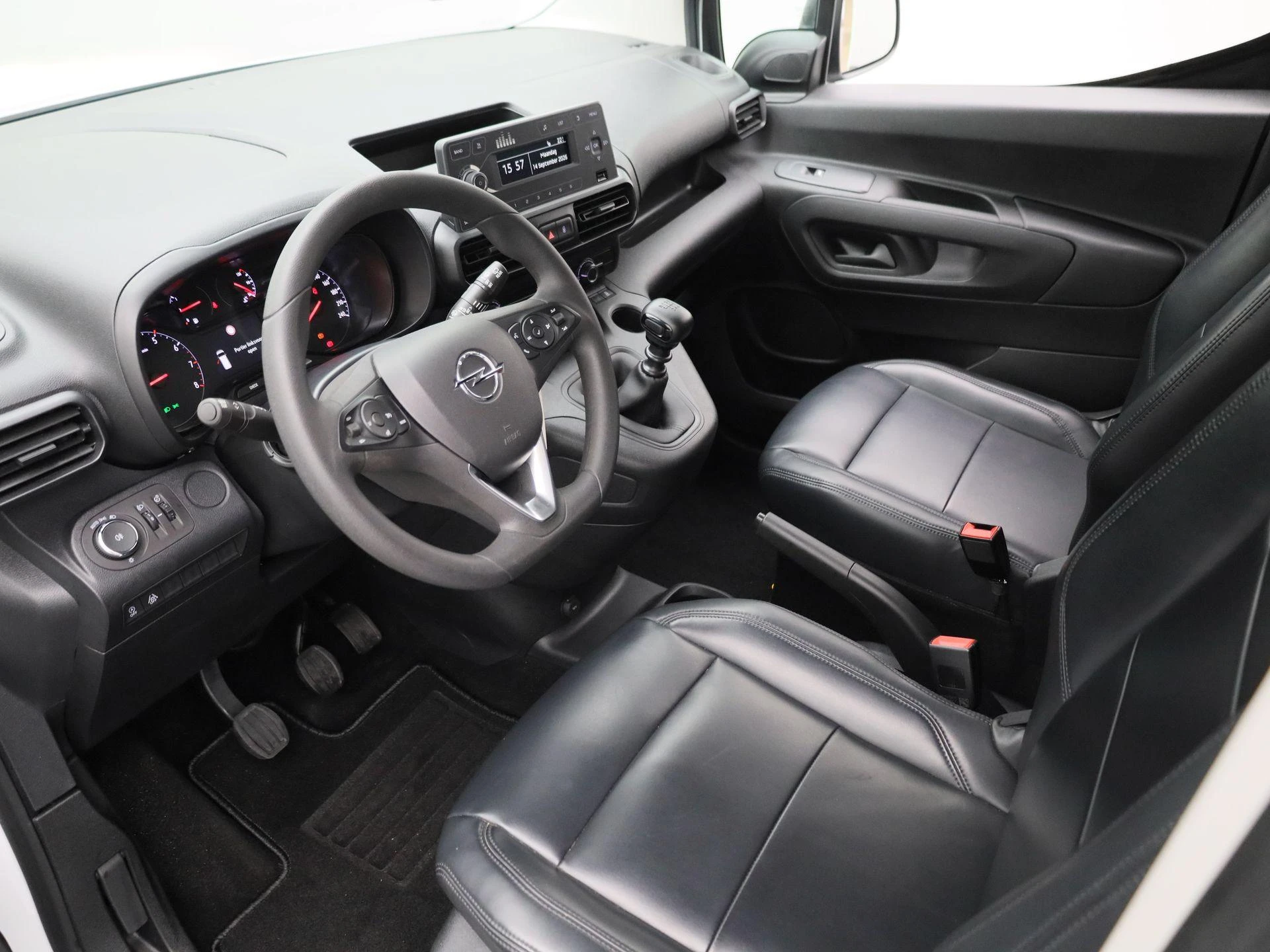 Opel-Combo Life-image-18