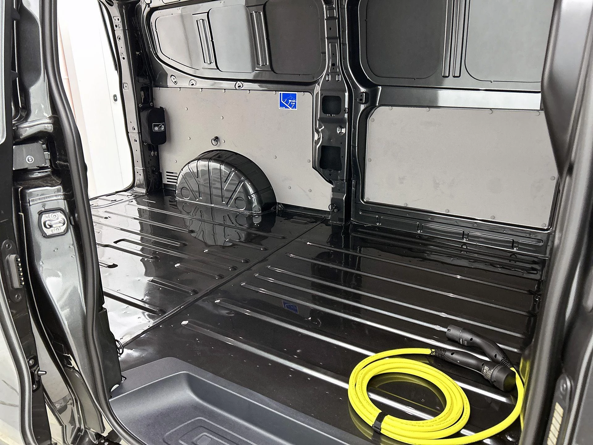 Volkswagen e-Transporter L2H1 Life 64 kWh 136PK