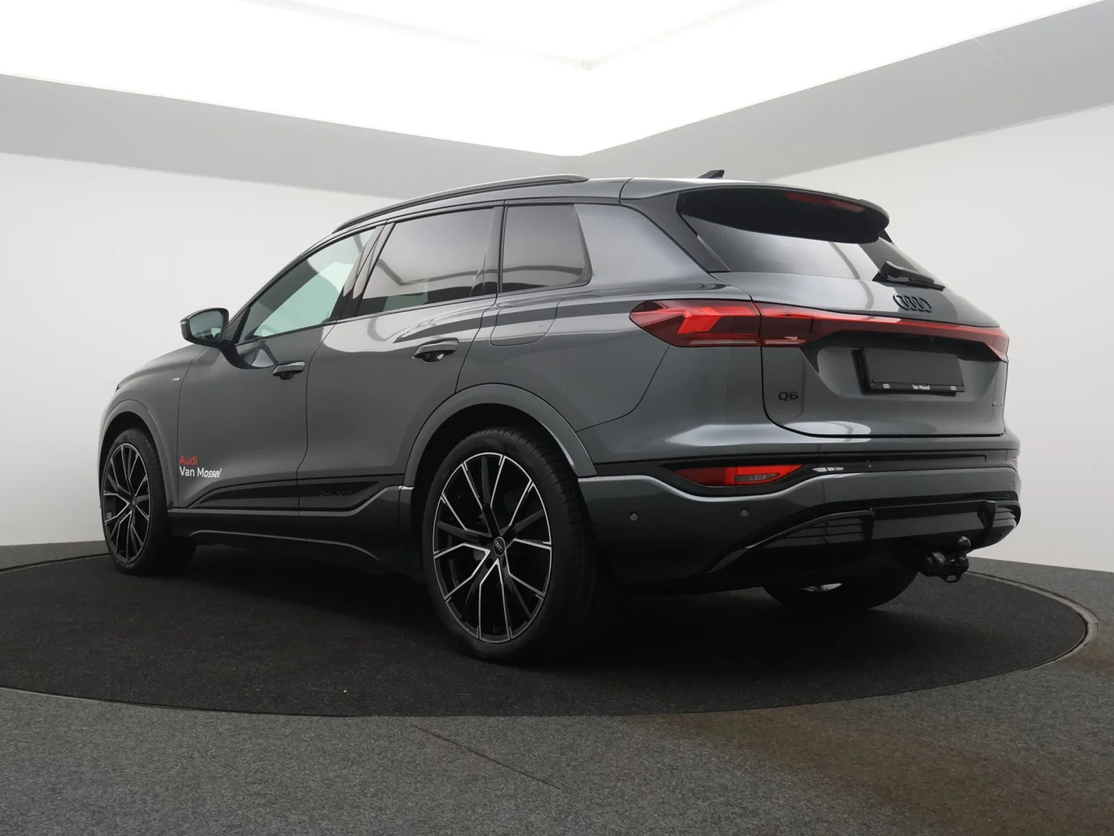 Audi Q6 e-tron Audi Q6 SUV S line e-tron quattro 387pk DEMO
