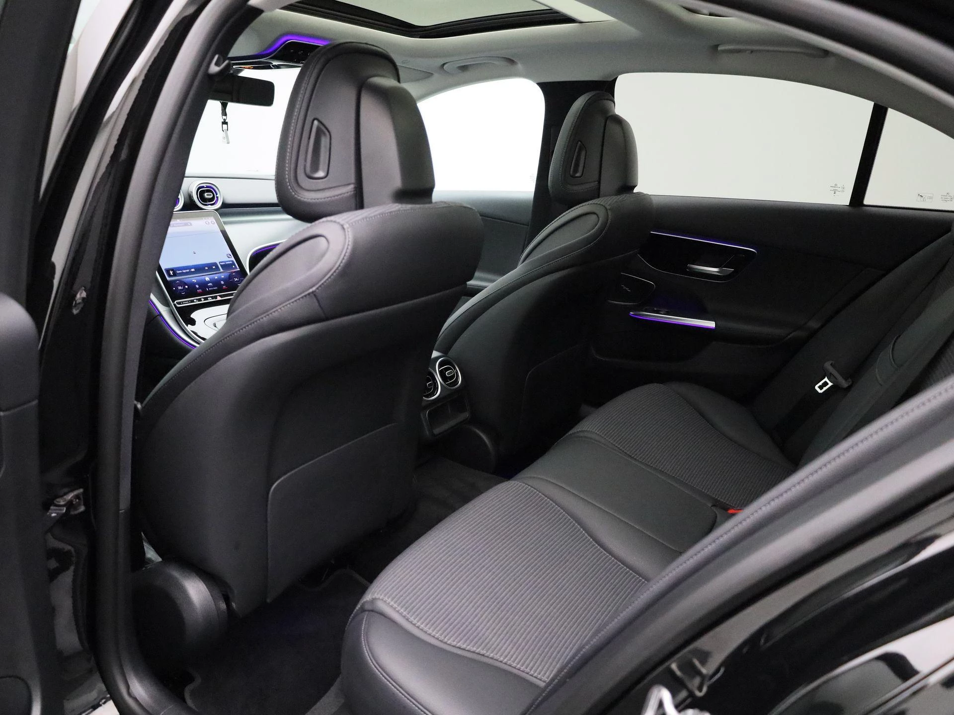 Mercedes-Benz-C-Klasse-image-9