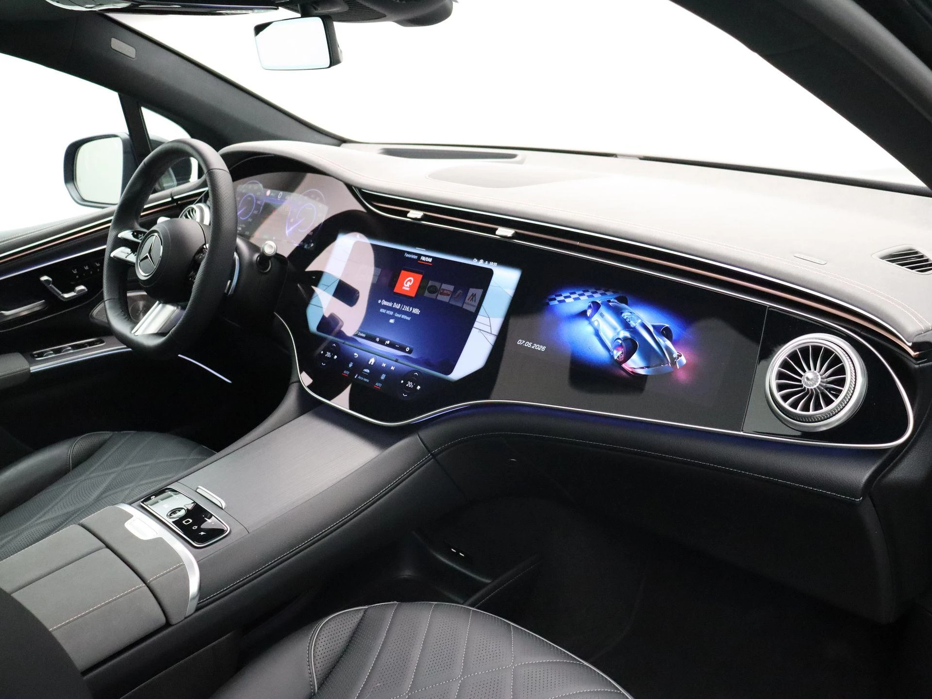 Mercedes-Benz-EQS-image-24