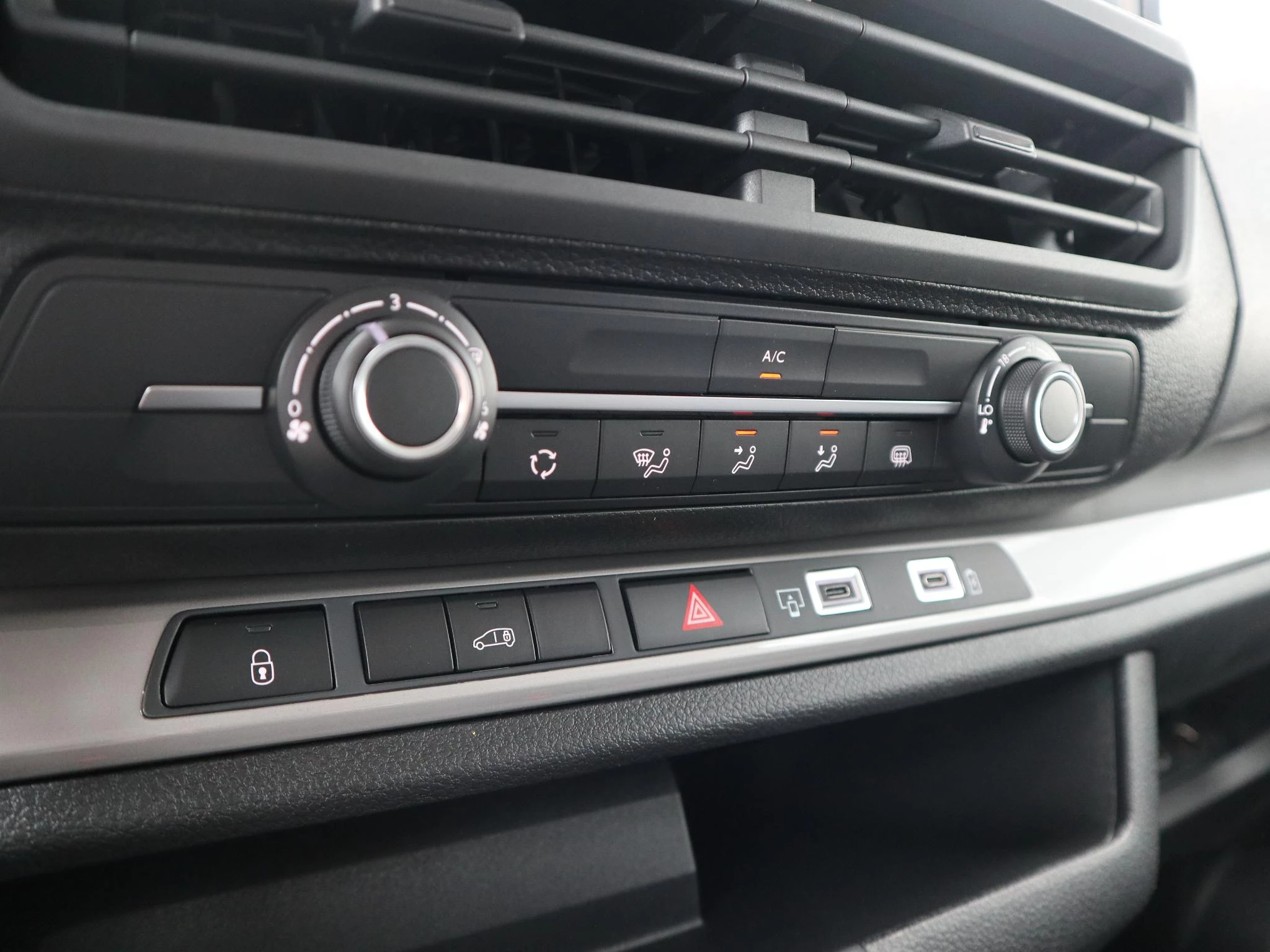 Citroën-ë-Jumpy-image-11