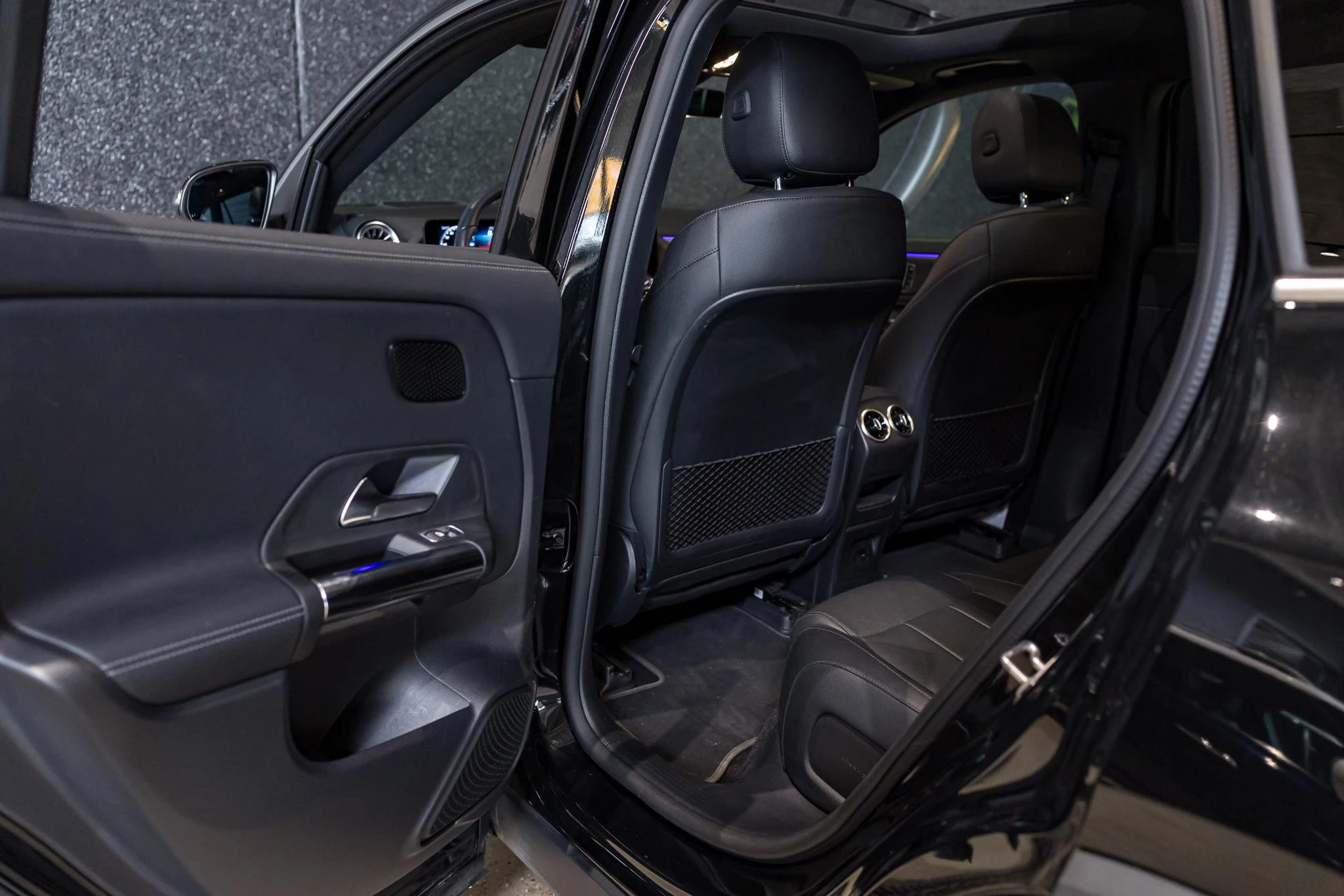 Mercedes-Benz-EQA-image-14