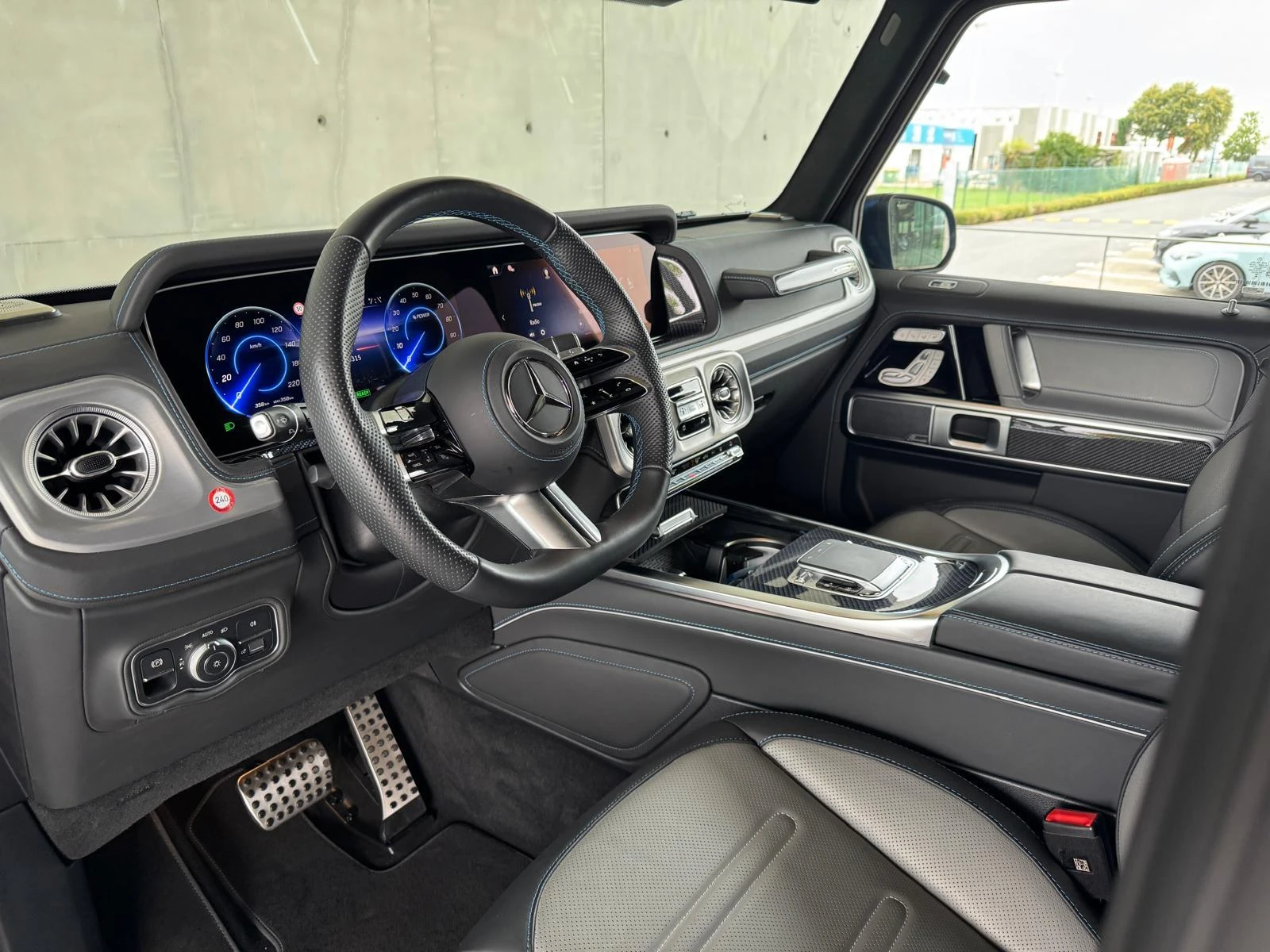 Mercedes-Benz-G-Klasse-image-8