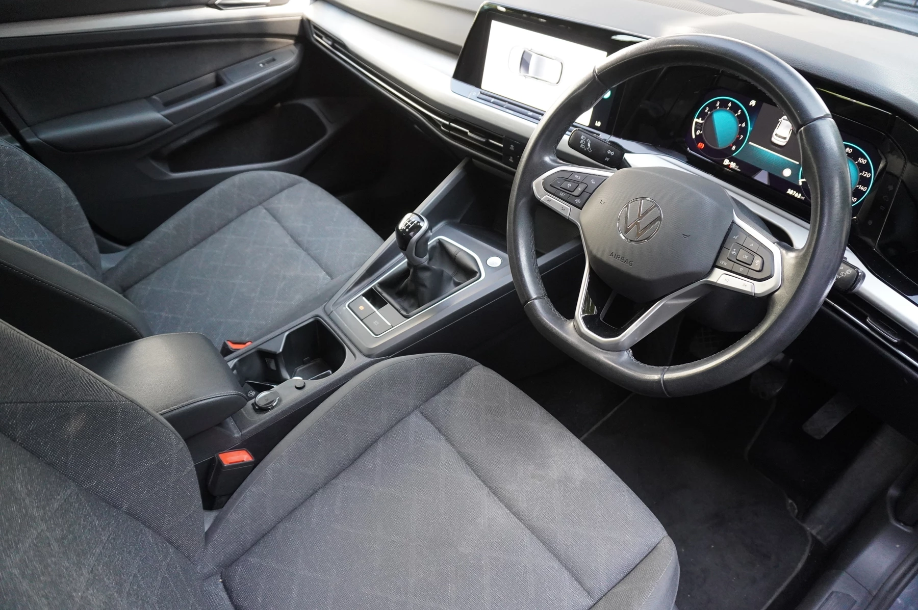 Volkswagen-Golf-image-5