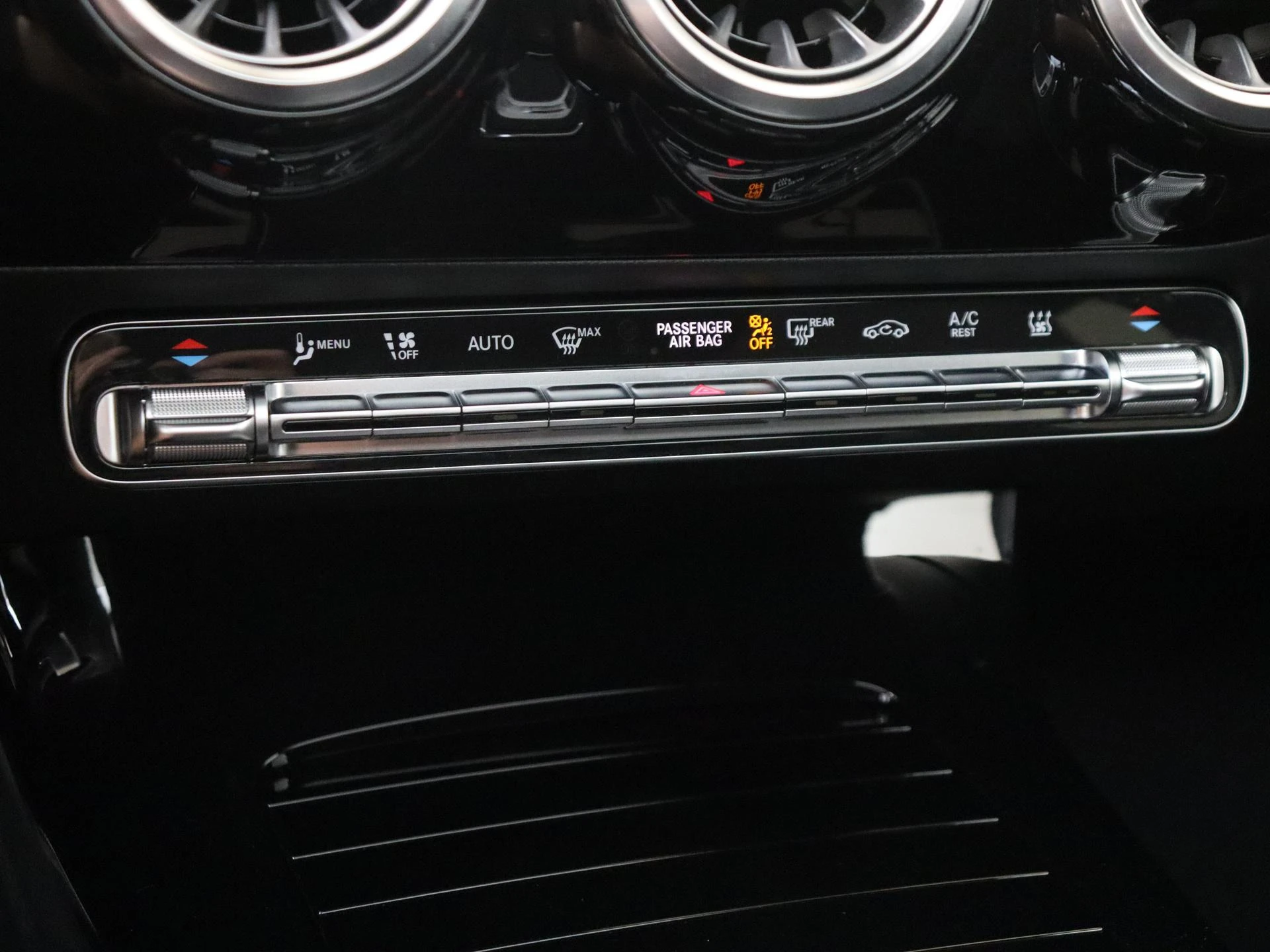 Mercedes-Benz-CLA-image-19
