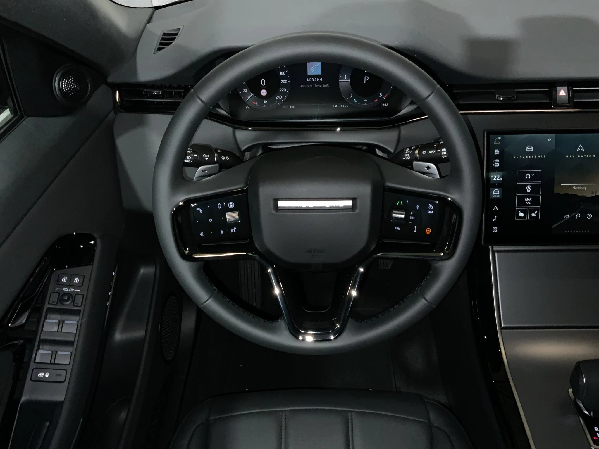 Land Rover-Range Rover Evoque-image-12
