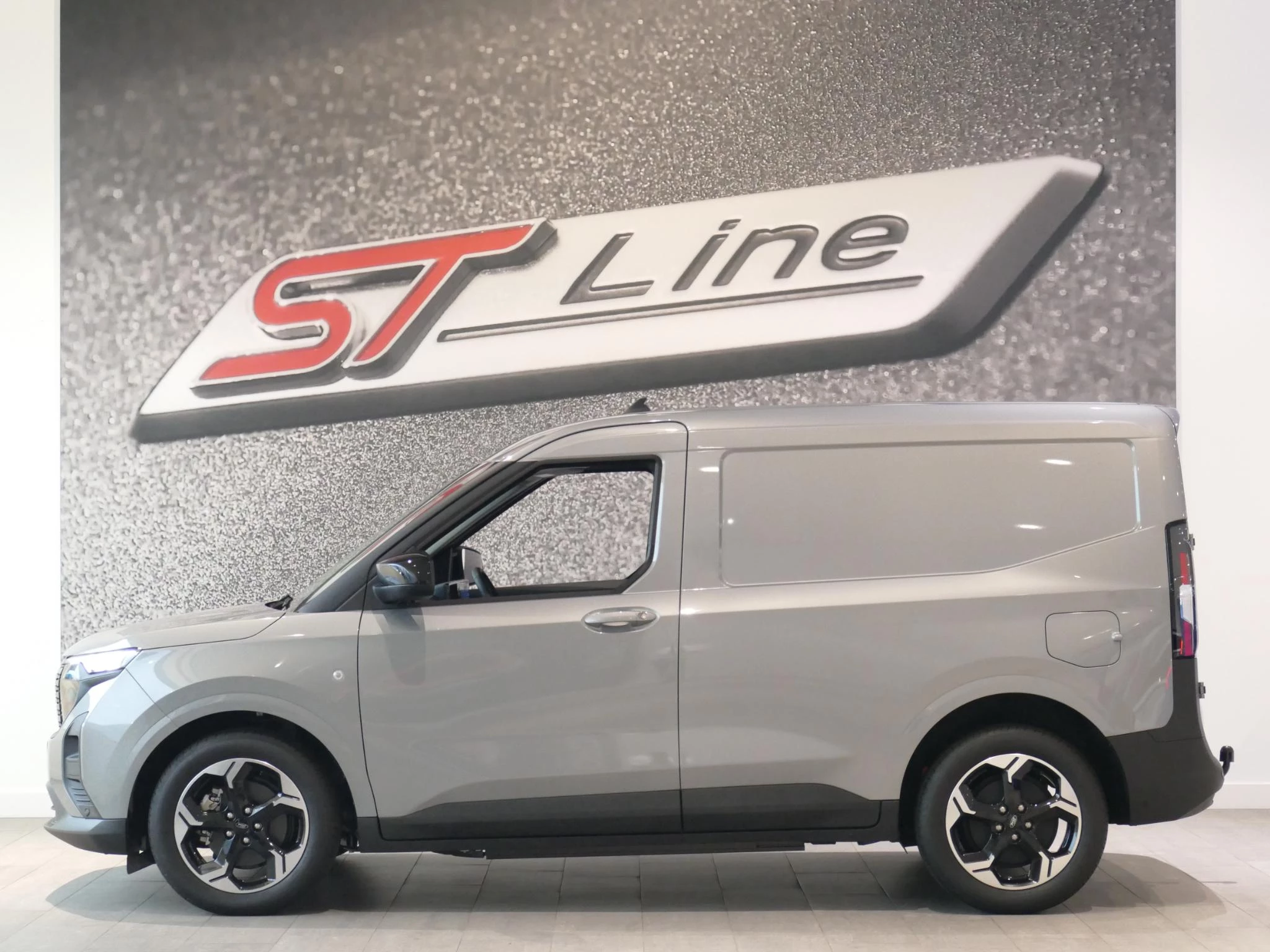 Ford-Transit Courier-image-1