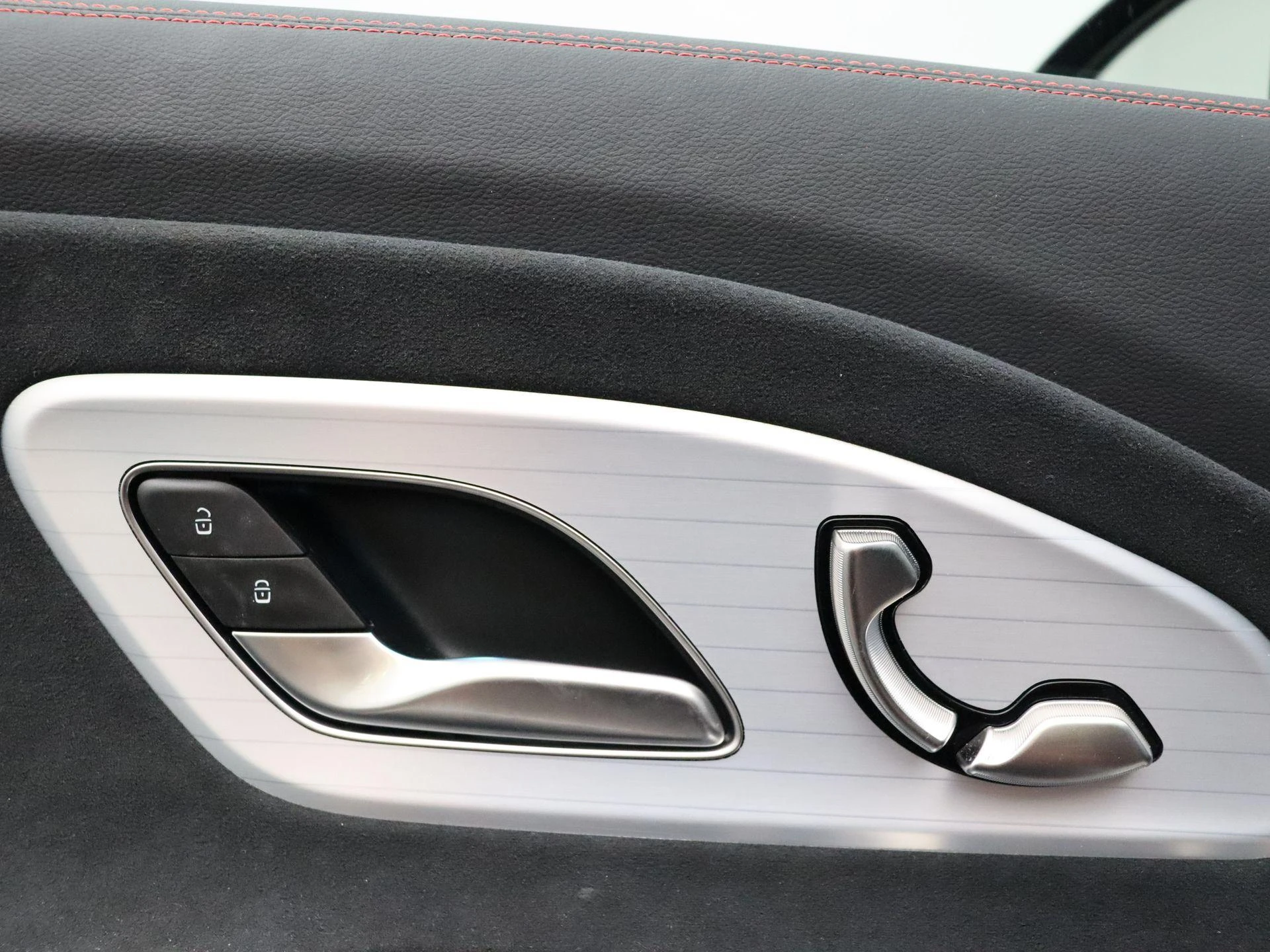 Mercedes-Benz-CLA-image-8