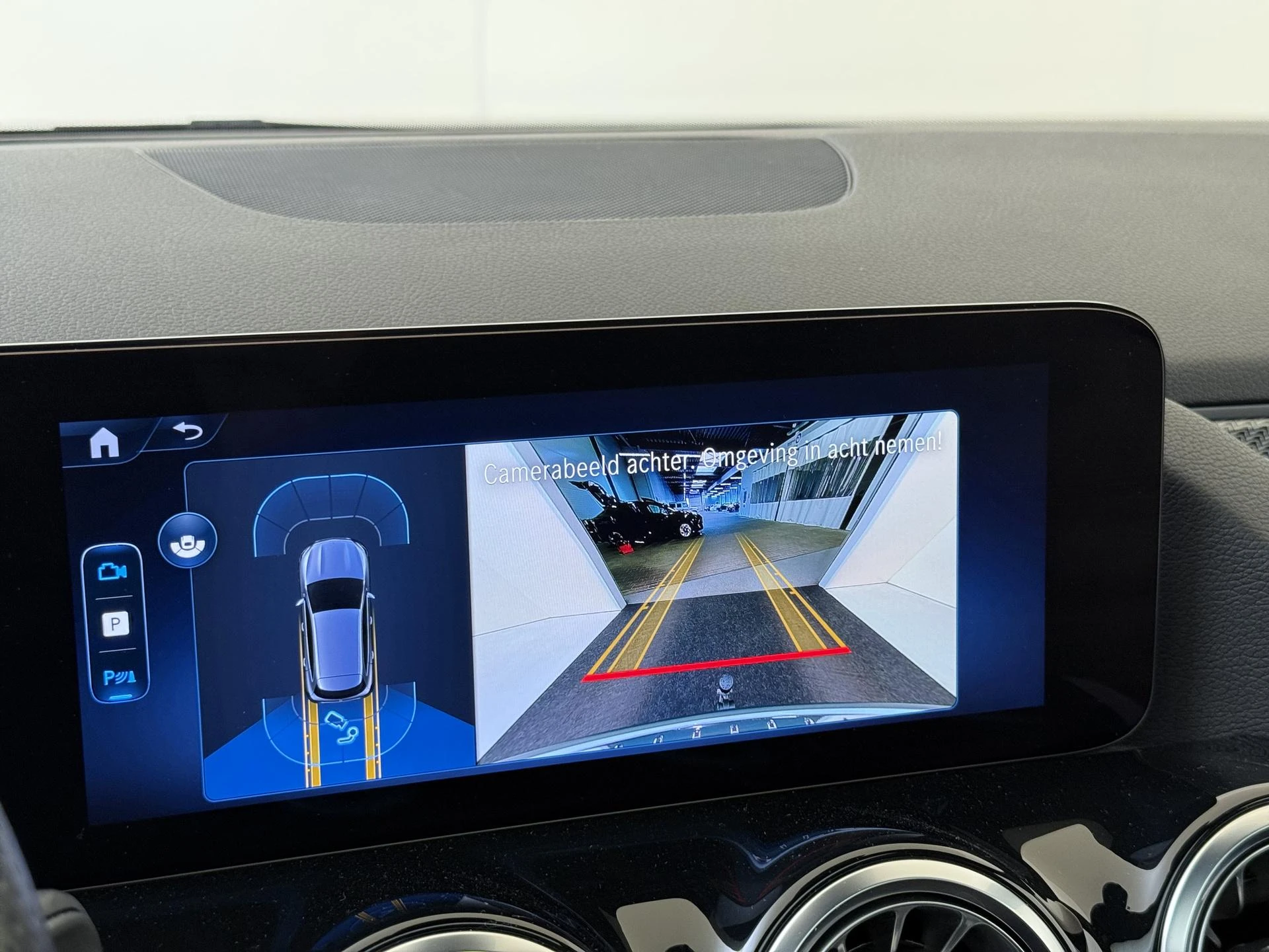 Mercedes-Benz-GLA-image-19
