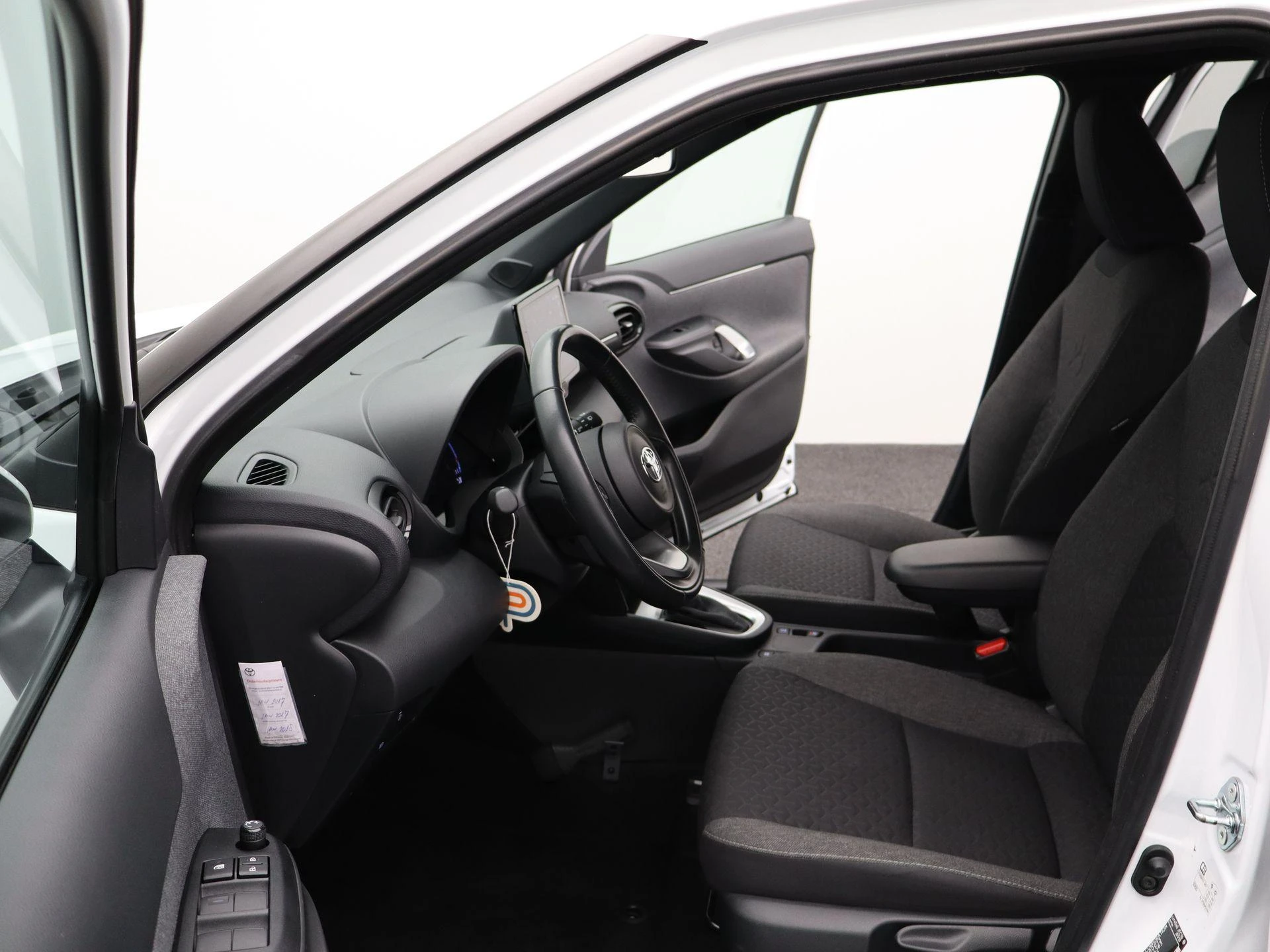 Toyota-Yaris Cross-image-10