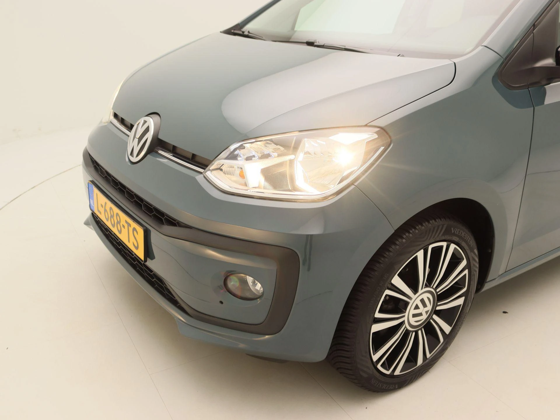 Volkswagen-up!-image-13