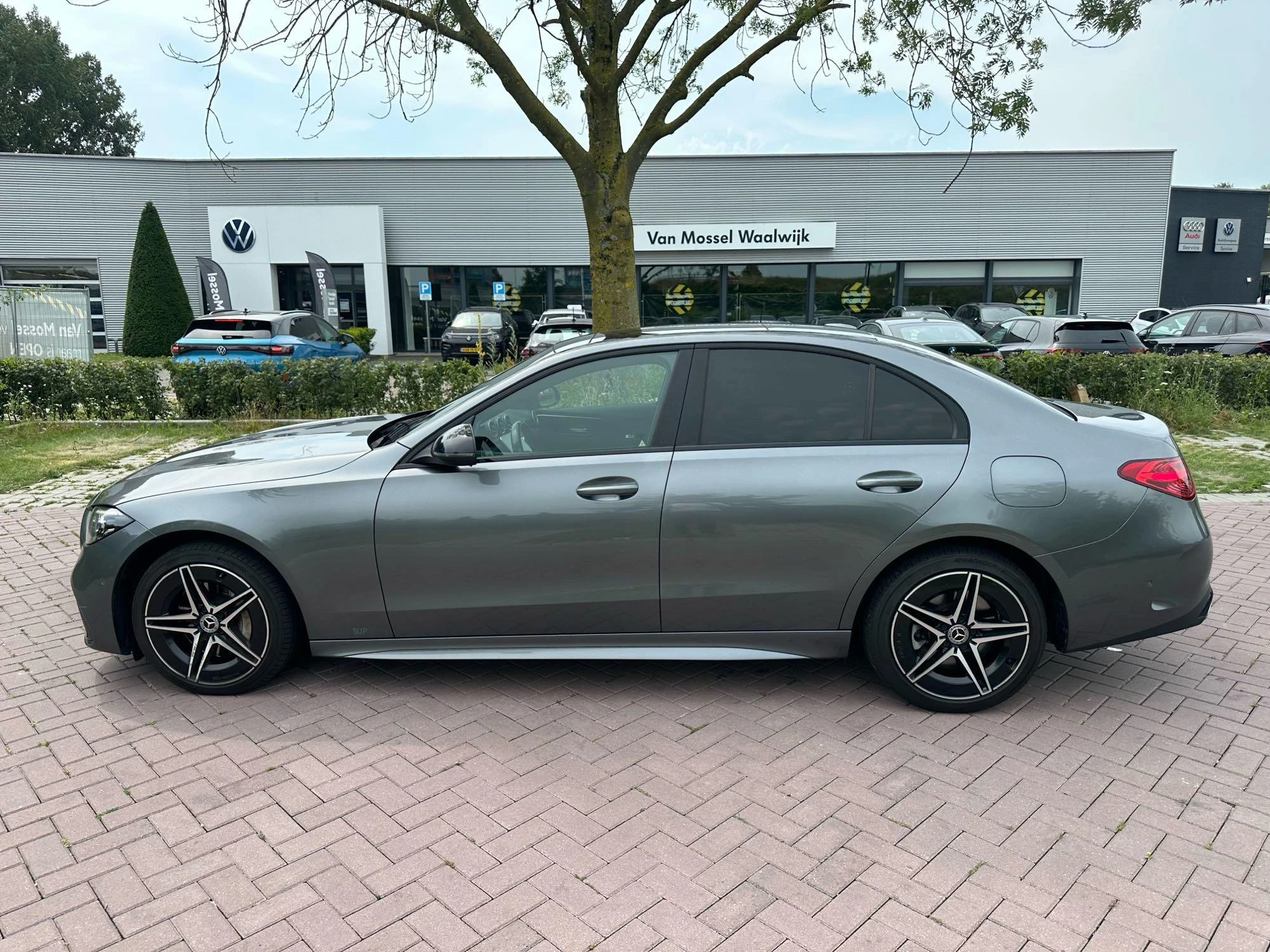 Mercedes-Benz-C-Klasse-image-2