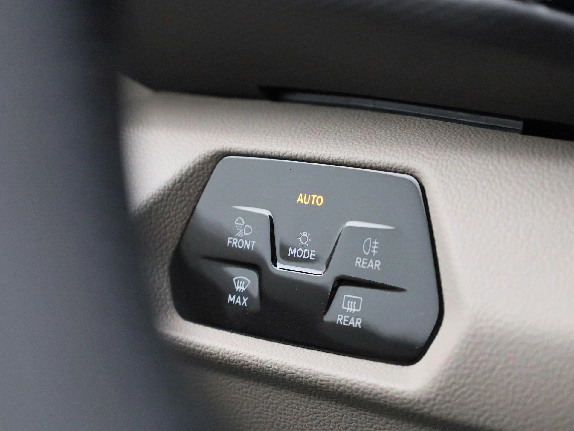 Volkswagen-Multivan-image-37