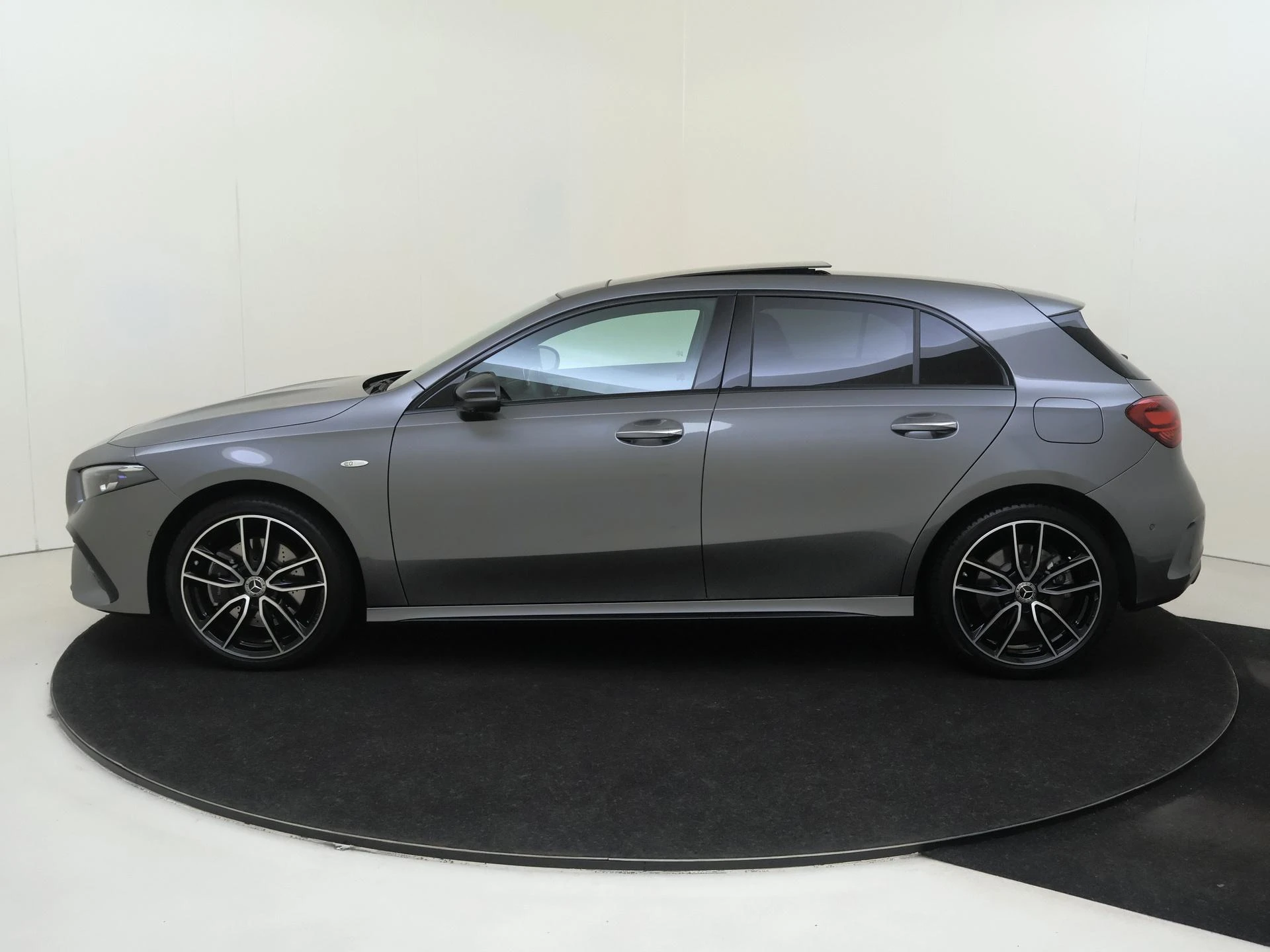 Mercedes-Benz A-Klasse 250 e Business Solution AMG