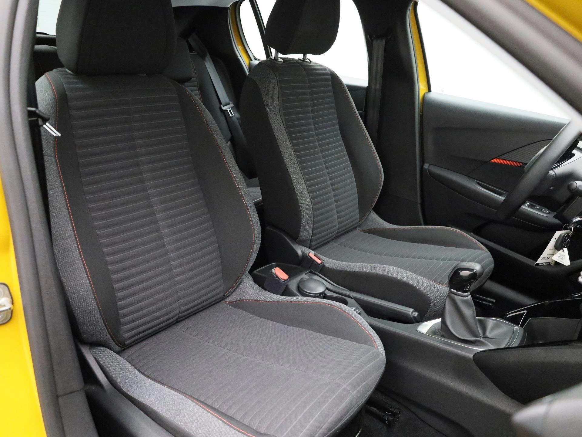 Peugeot-208-image-31