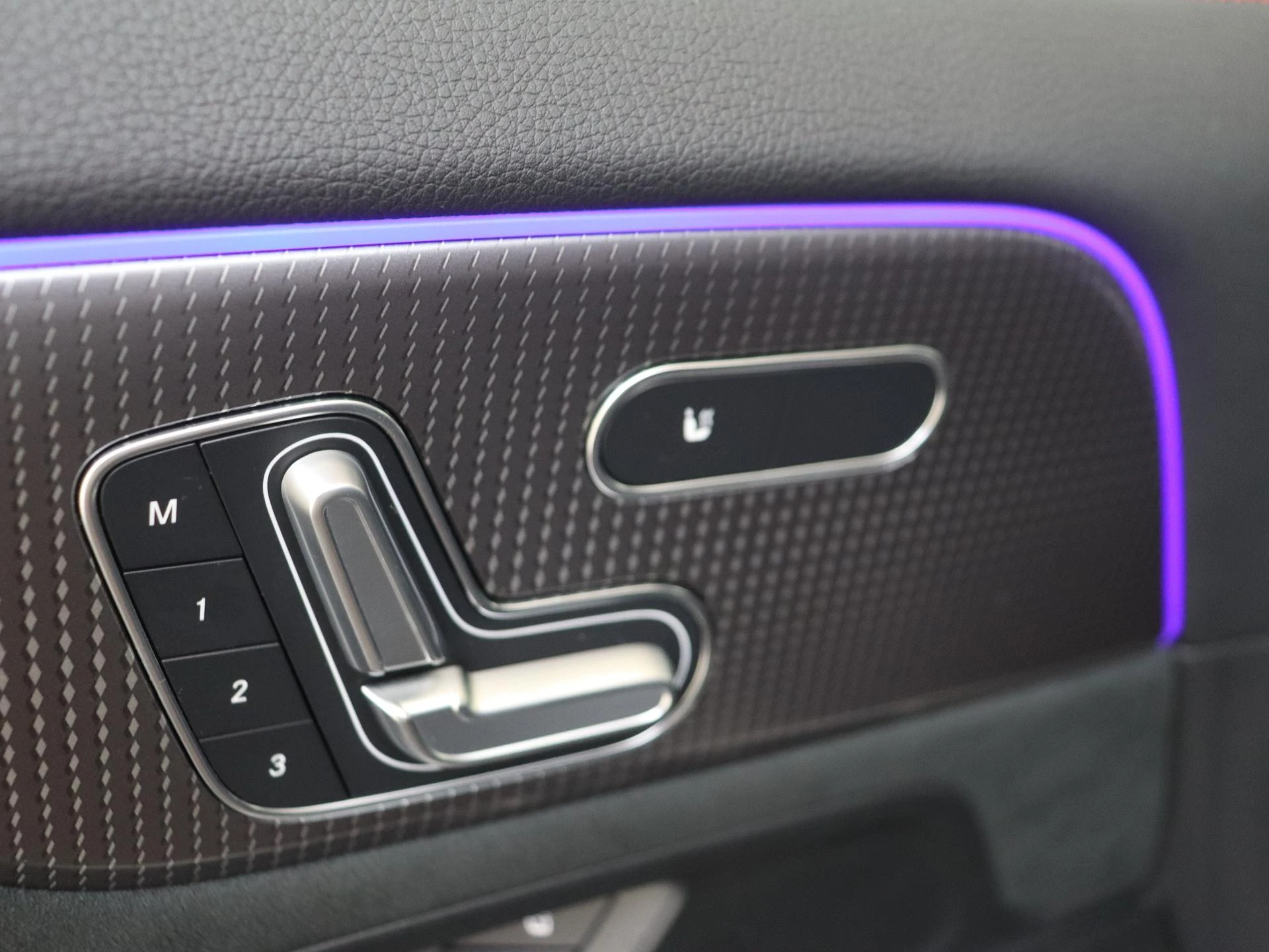 Mercedes-Benz-EQA-image-24