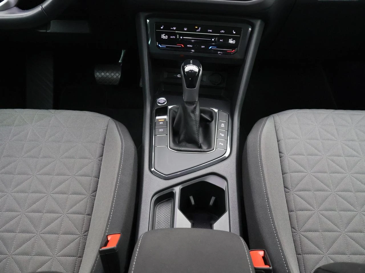 Volkswagen-Tiguan-image-17