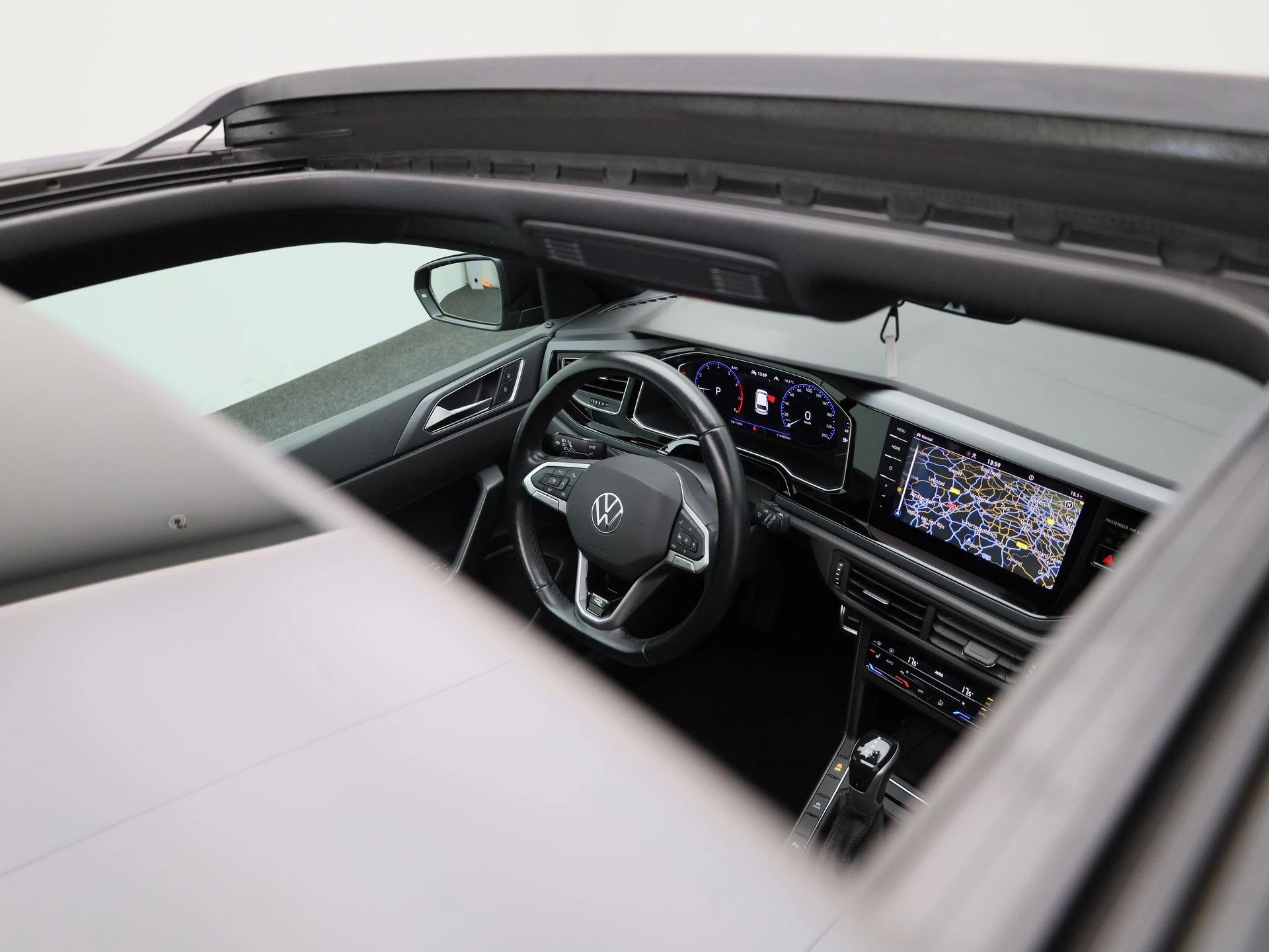 Volkswagen-Polo-image-38