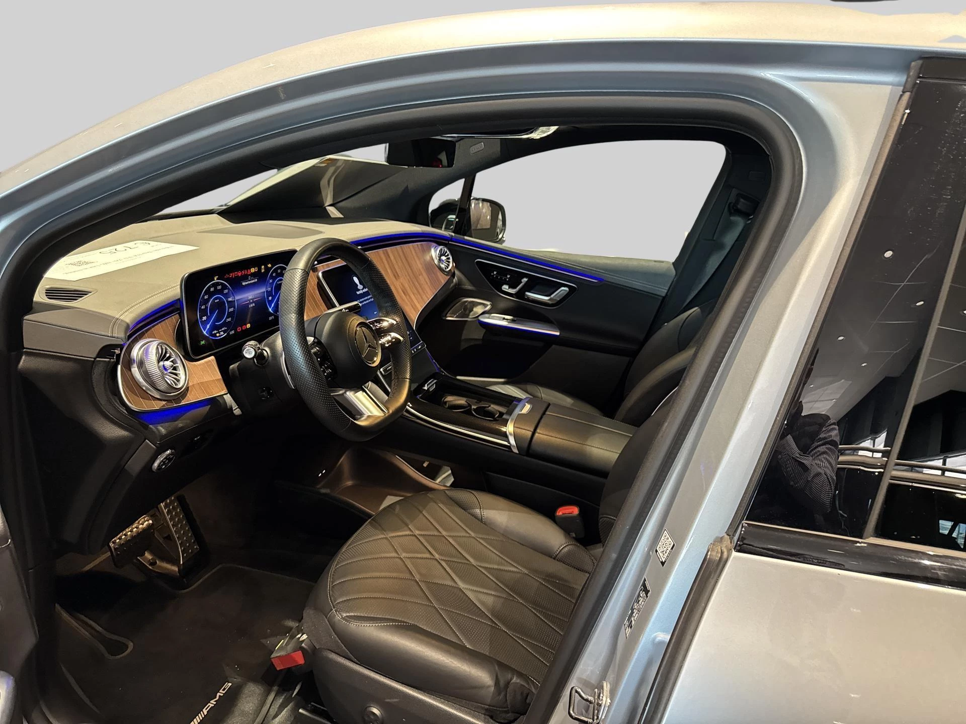 Mercedes-Benz-EQE-image-7