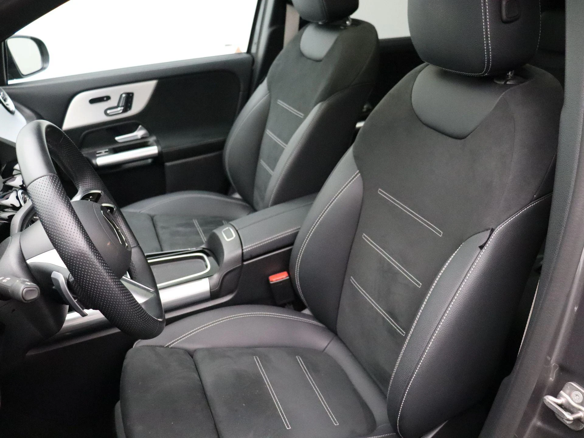Mercedes-Benz-GLA-image-13