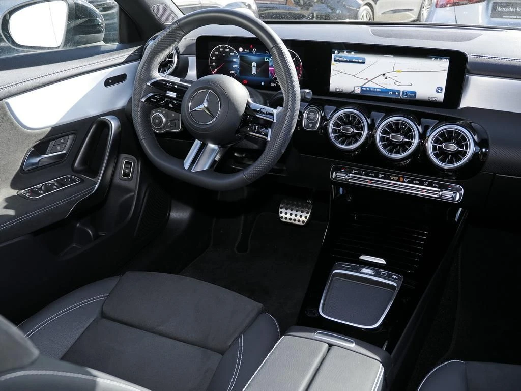 Mercedes-Benz-CLA 200 d-image-8