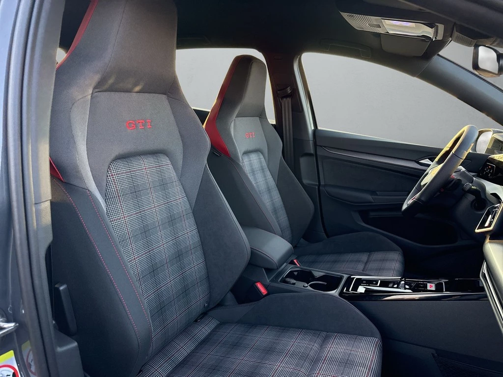 Volkswagen-Golf-image-12