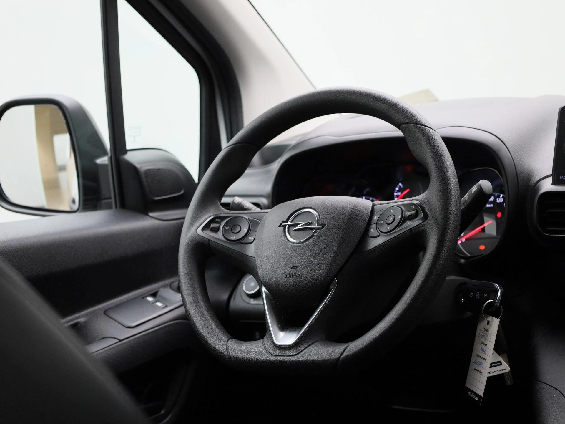 Opel-Combo Life-image-29